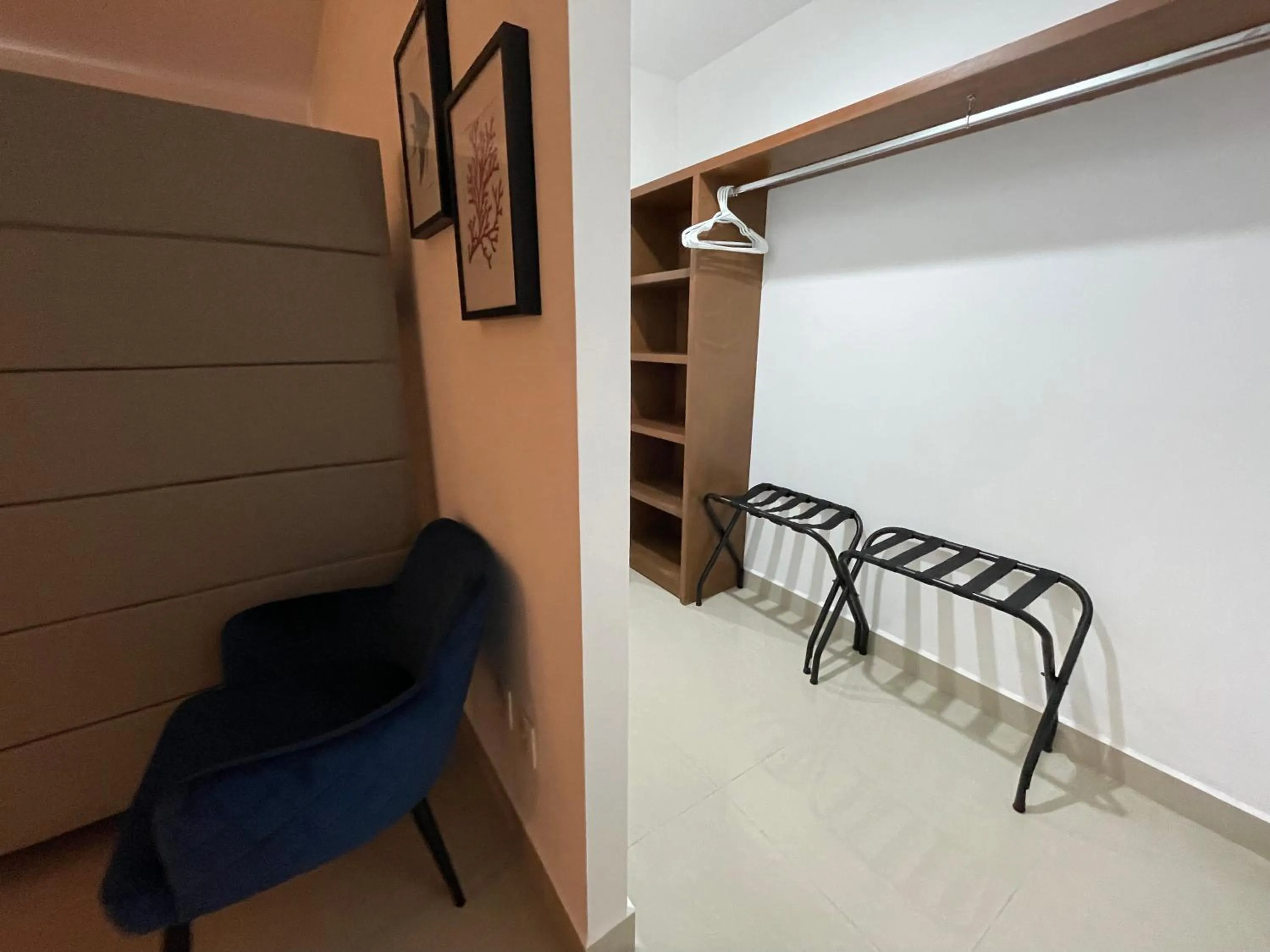 wardrobe in Quintas Del Mar II condominio con vista al mar