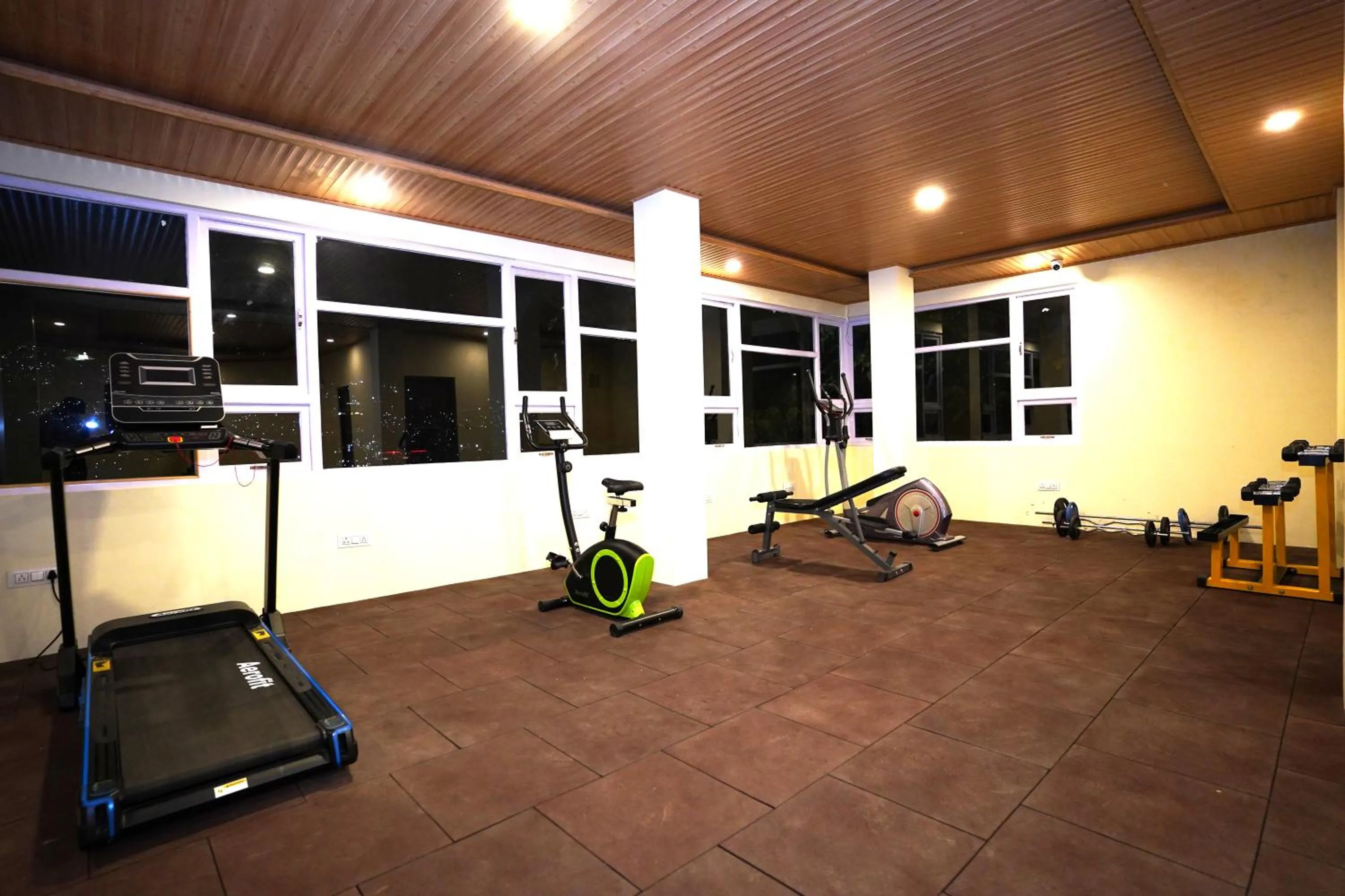 Fitness centre/facilities in Treenz Hotel