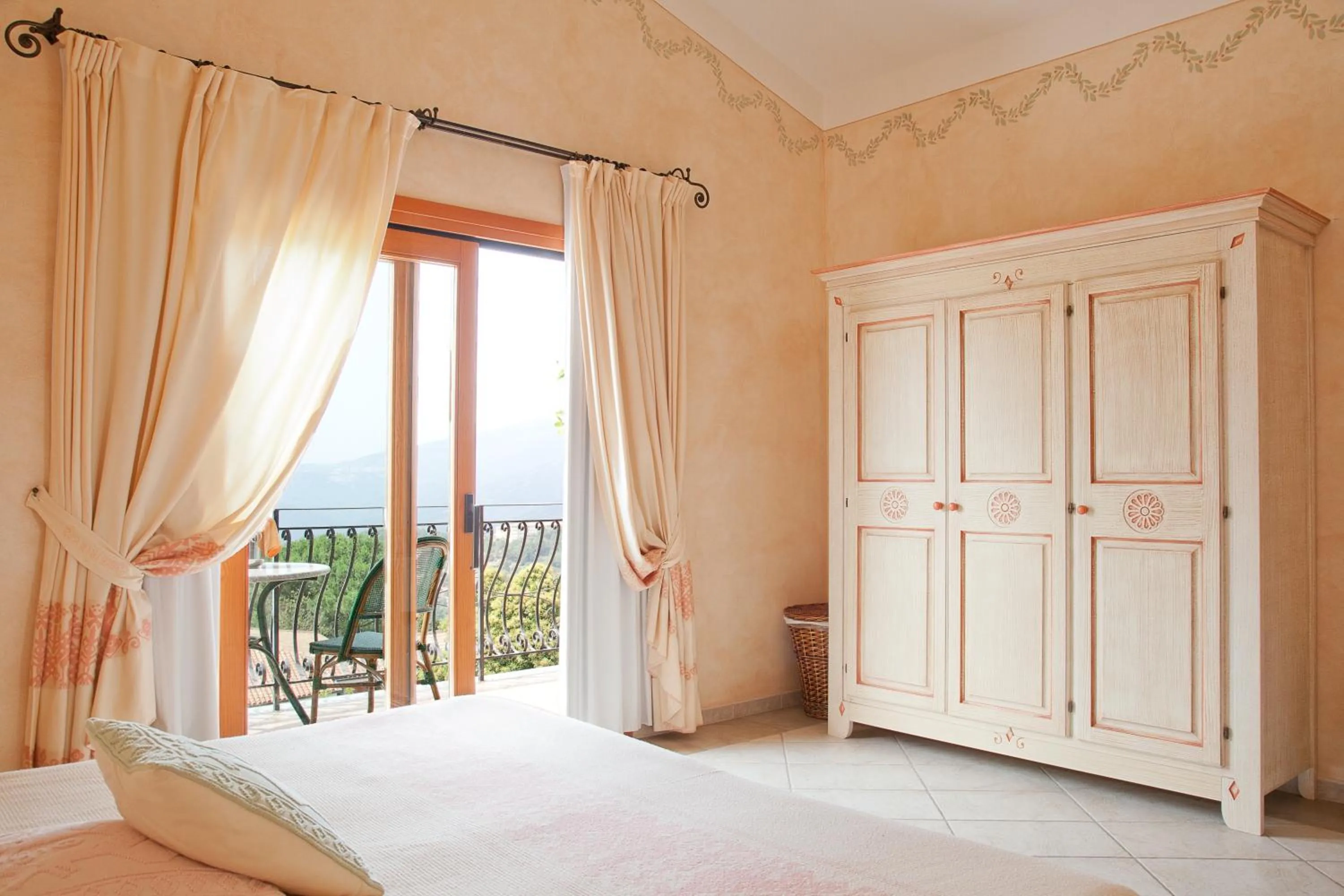 Balcony/Terrace, Bed in Hotel Sa Muvara
