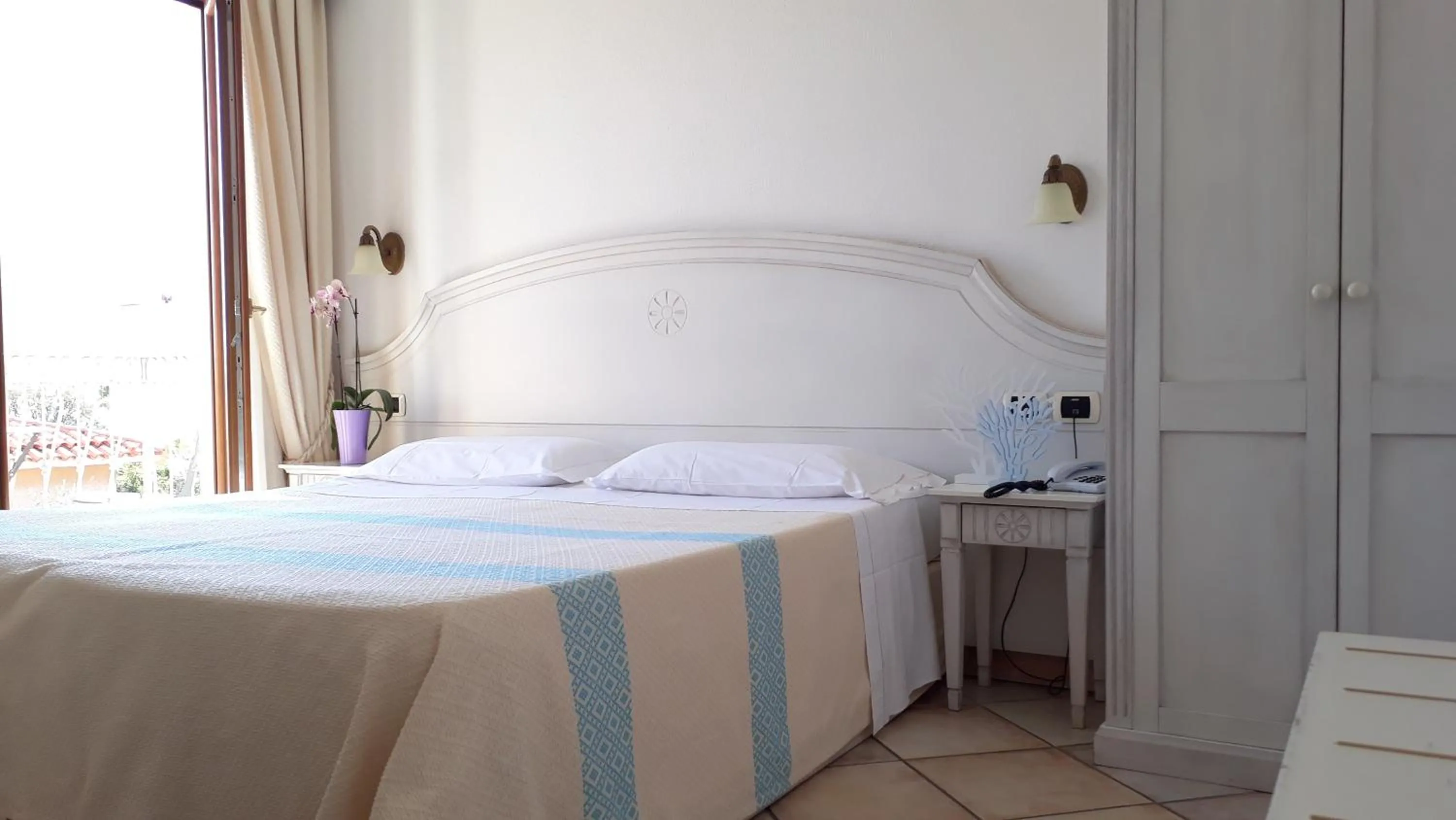 Photo of the whole room in Castello Di Tavolara