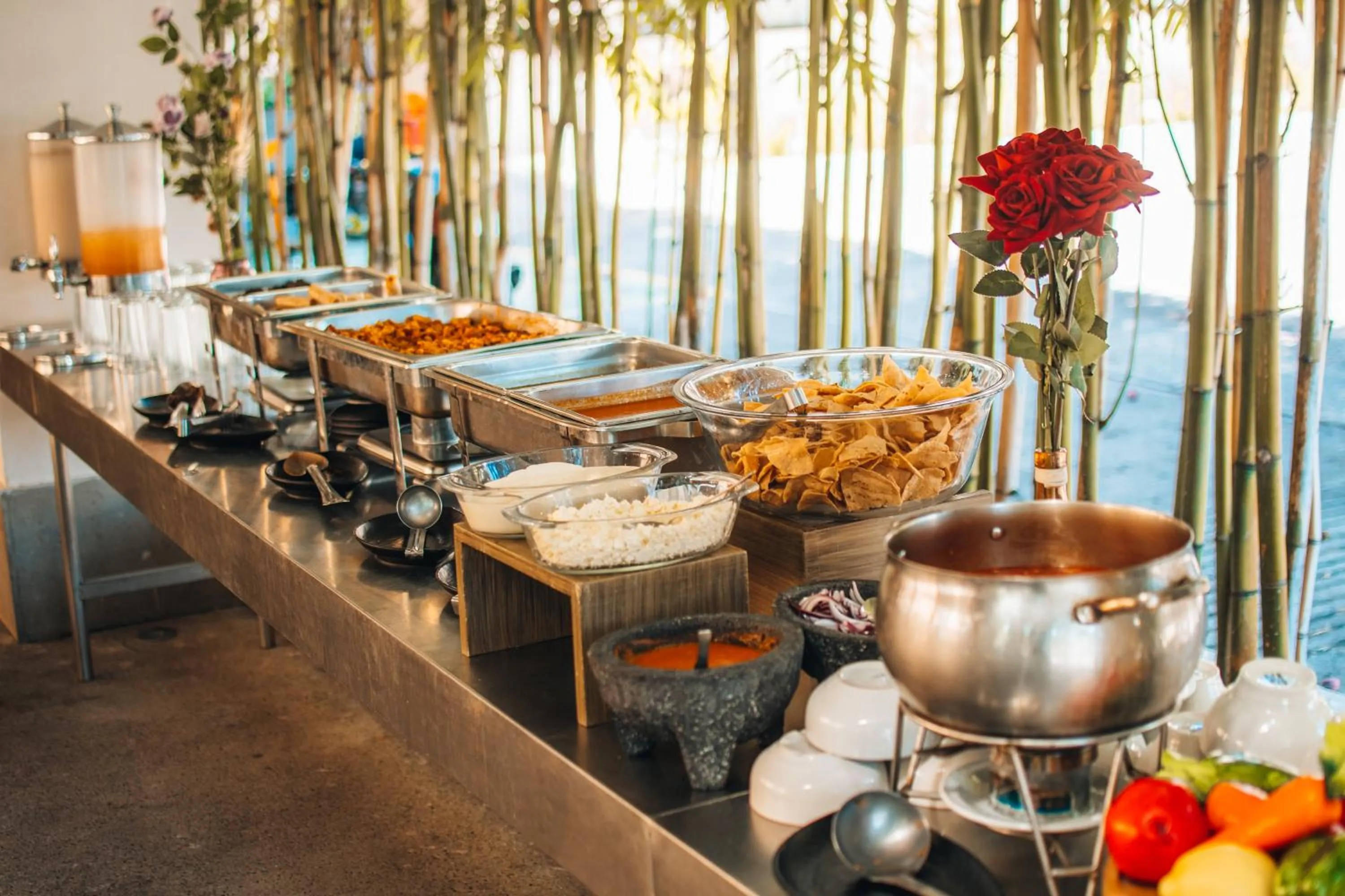 Restaurant/places to eat in Eco City Hoteles