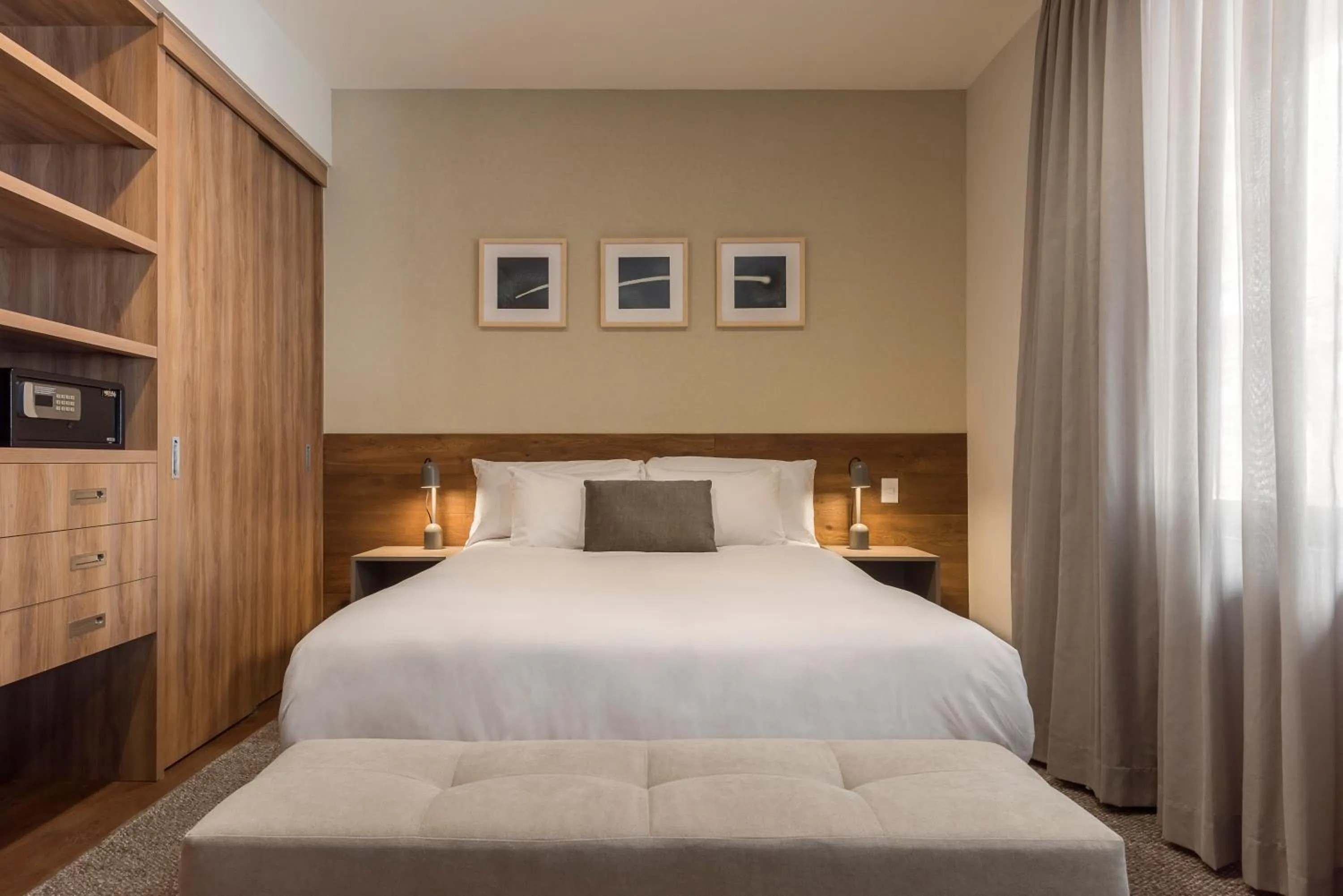 Bed in Leonora by Viadora