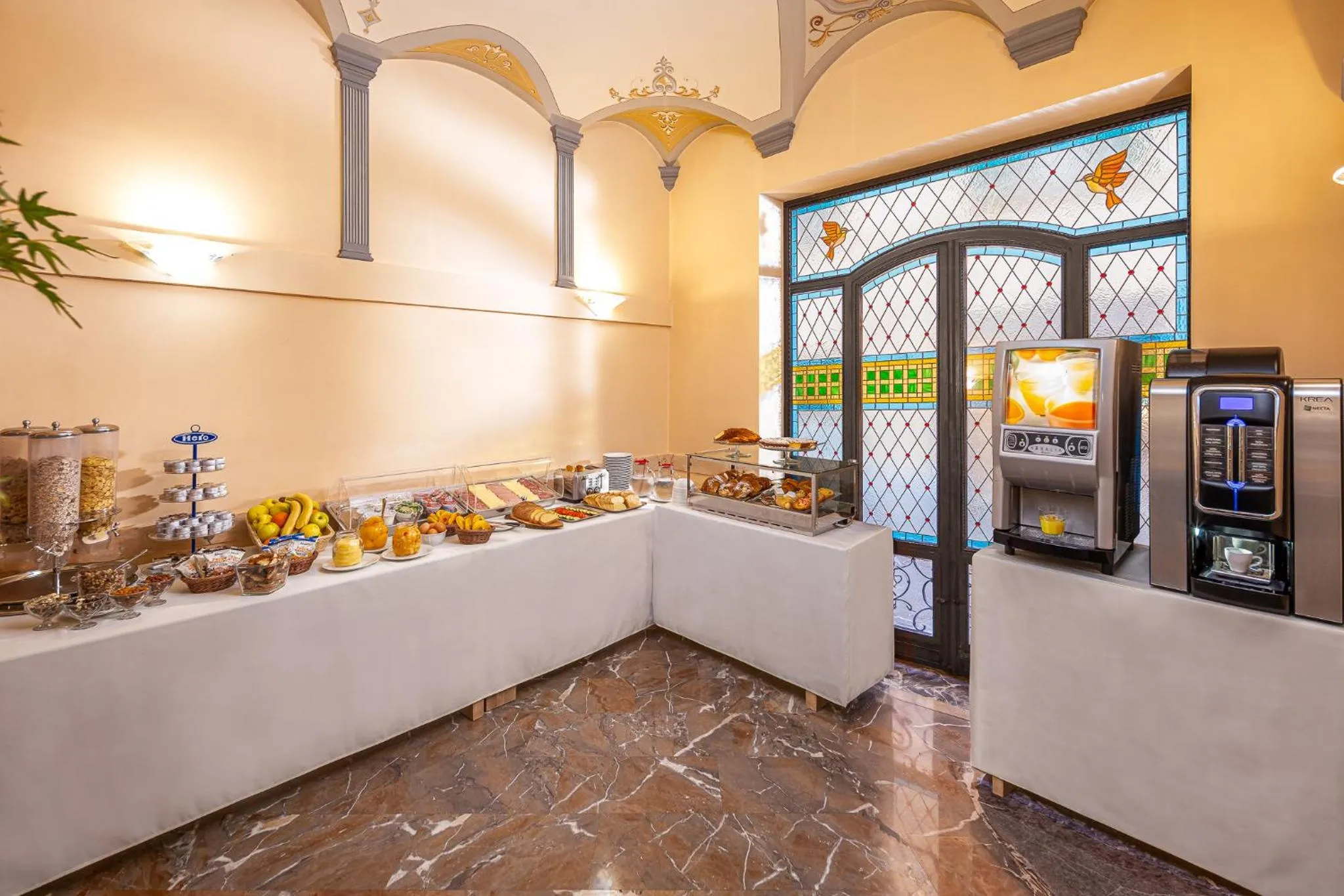 Food and drinks in Hotel City