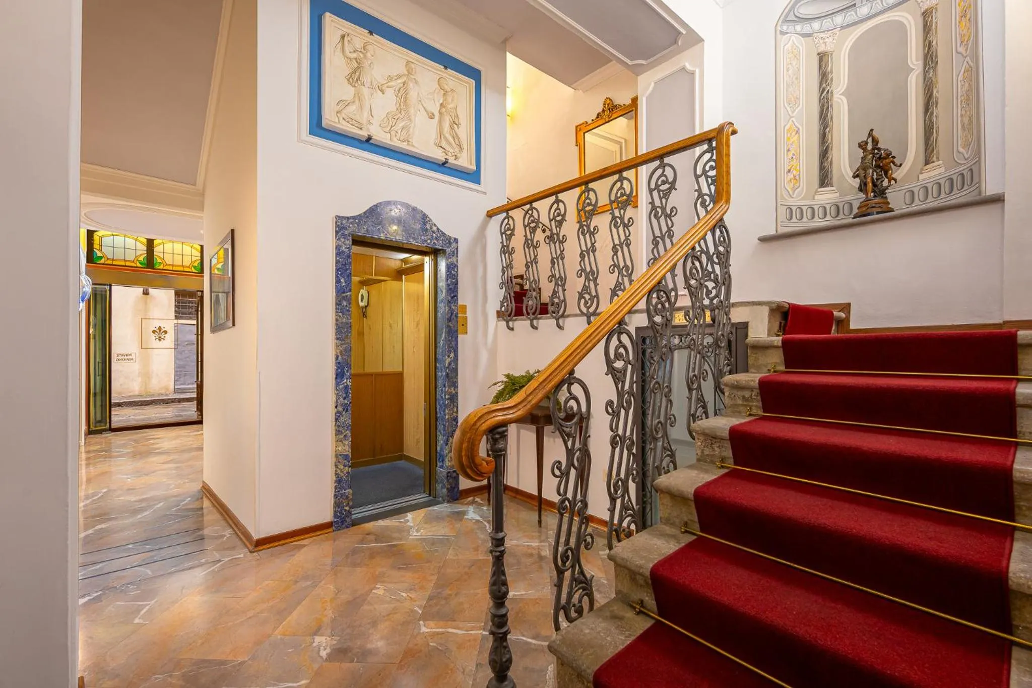 elevator in Hotel City