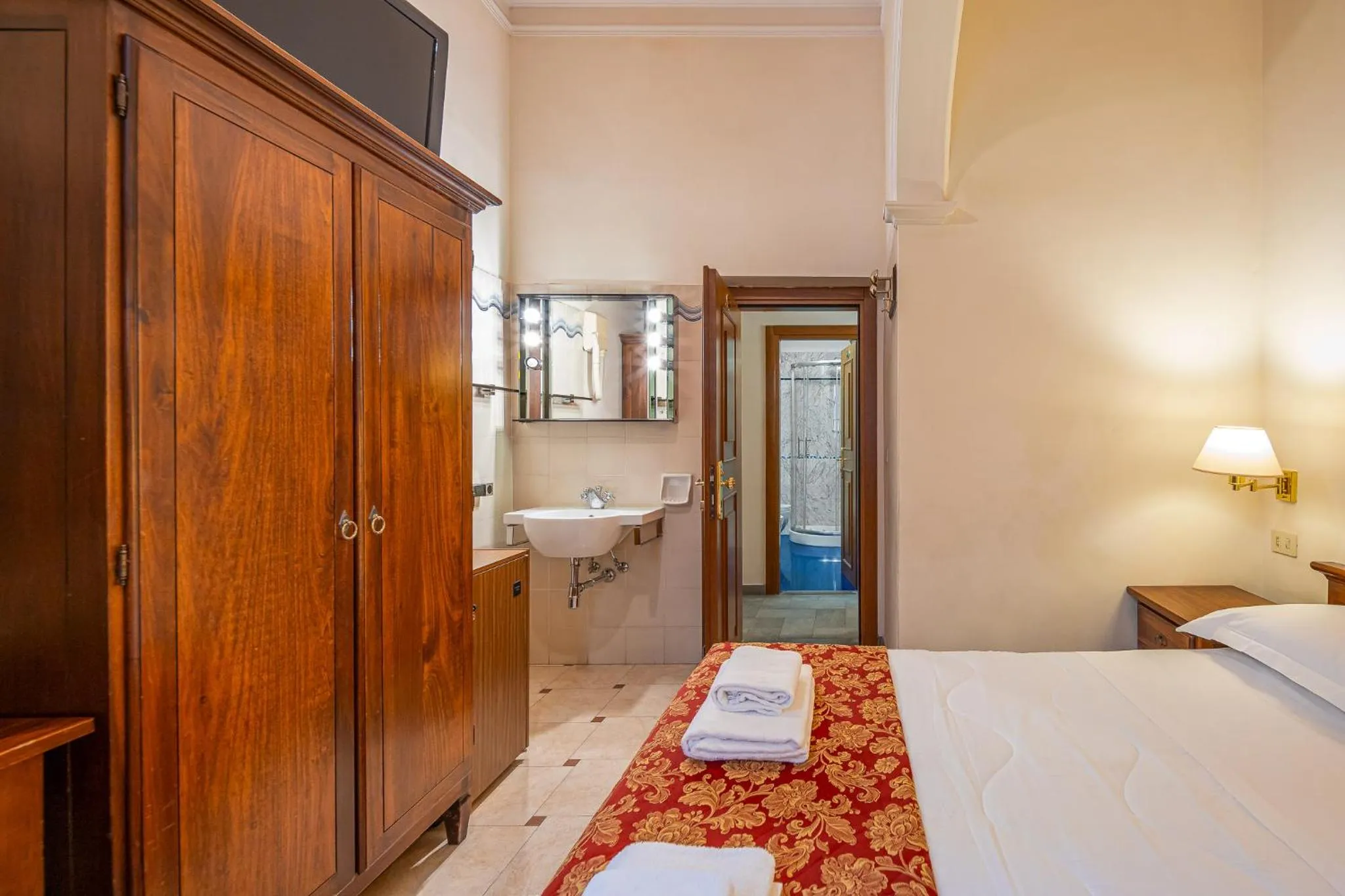 Bedroom, Bed in Hotel City