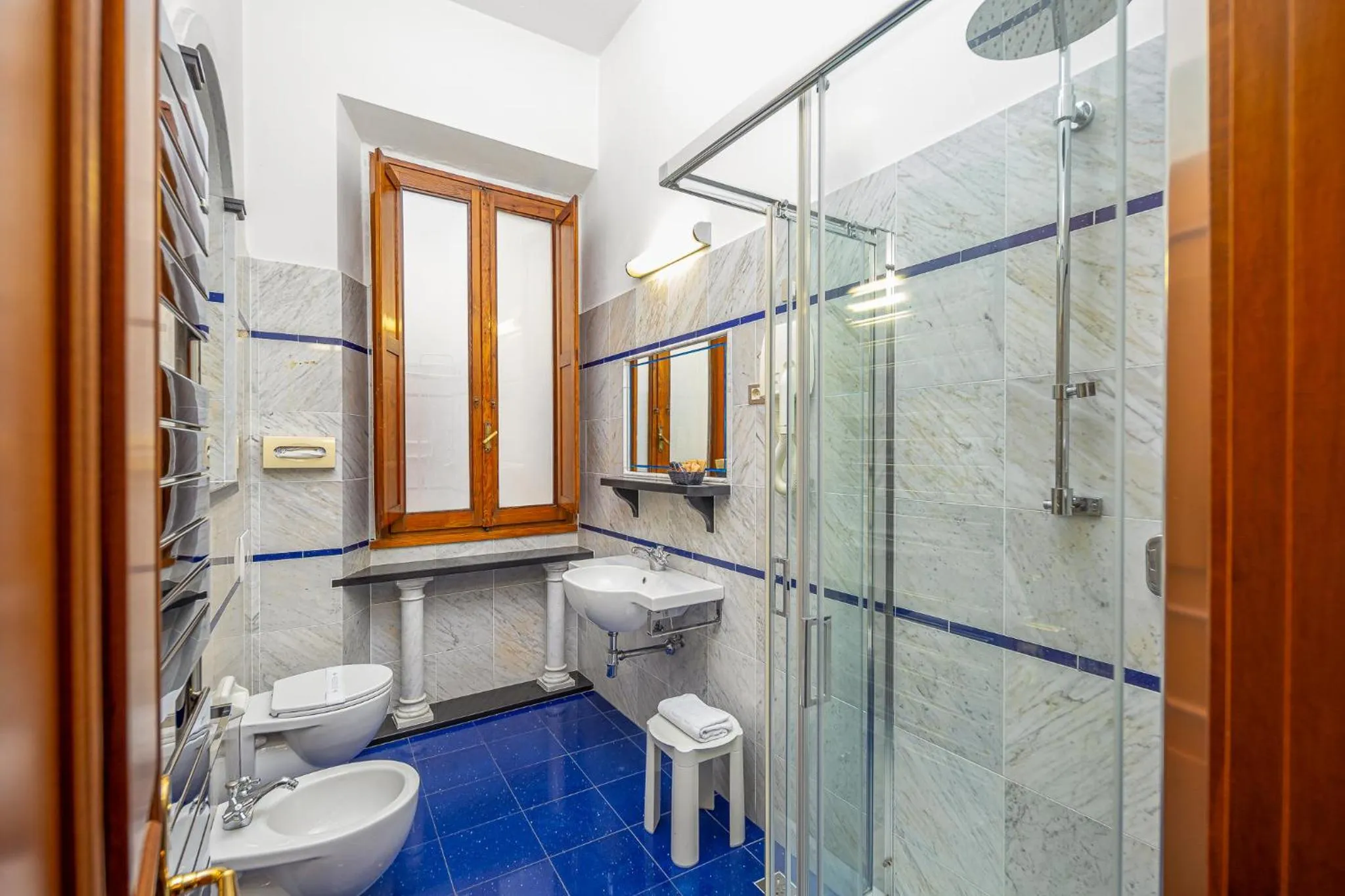 Shower in Hotel City