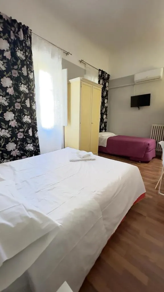 Bedroom, Bed in PICCOLO HOTEL Nel Centro Storico di Firenze