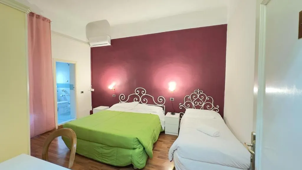 Bedroom, Bed in PICCOLO HOTEL Nel Centro Storico di Firenze