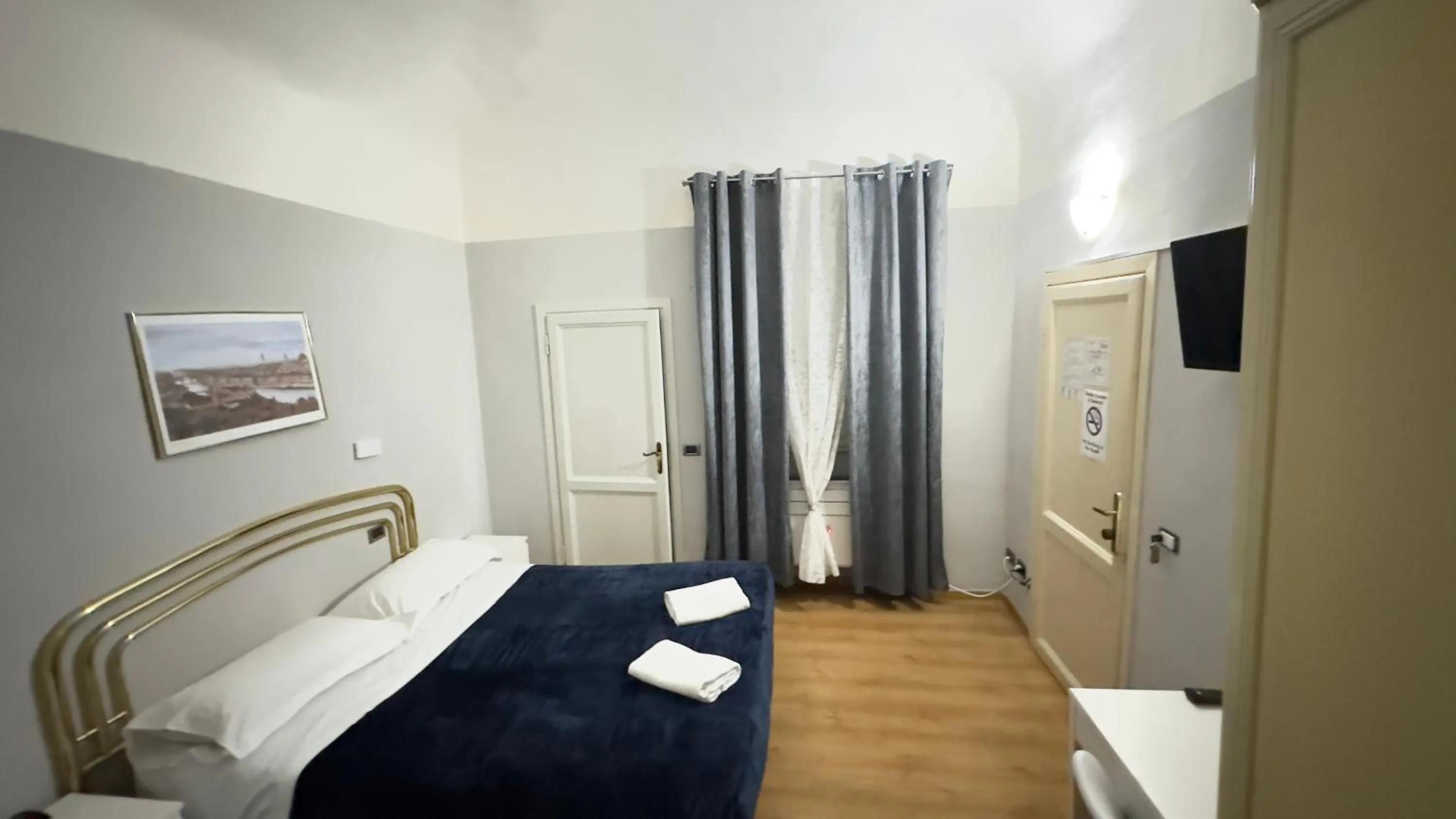 Bedroom, Bed in PICCOLO HOTEL Nel Centro Storico di Firenze