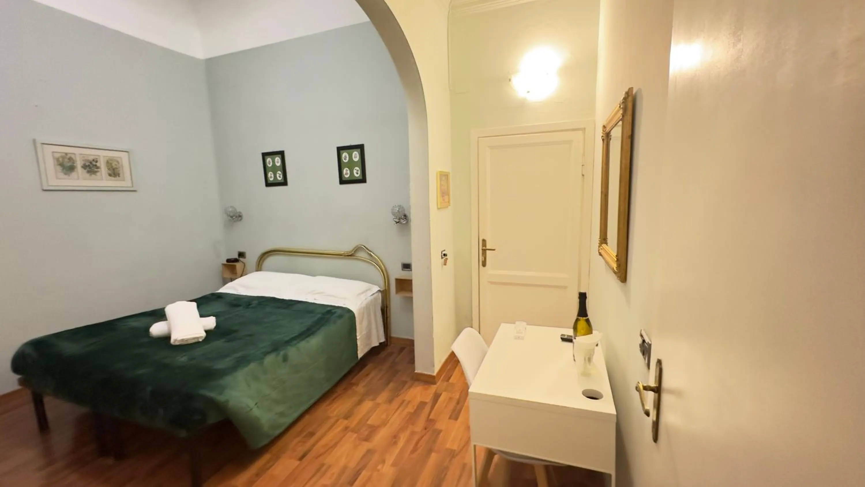 Bedroom, Bed in PICCOLO HOTEL Nel Centro Storico di Firenze