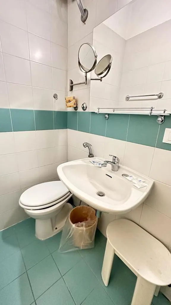 Bathroom in PICCOLO HOTEL Nel Centro Storico di Firenze