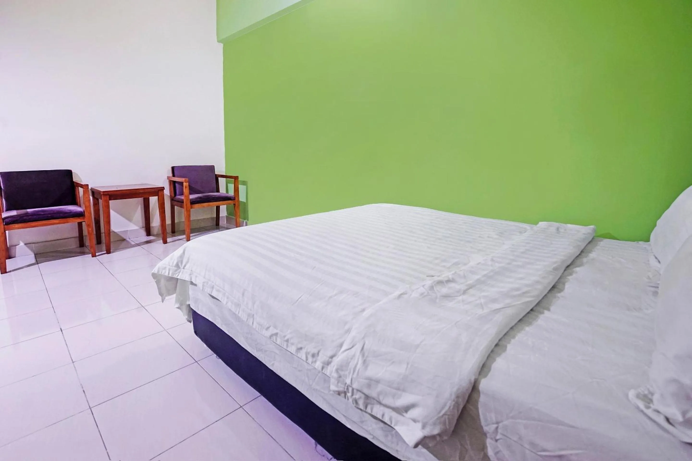 Bedroom, Bed in Hotel O Night Queen salak Tinggi