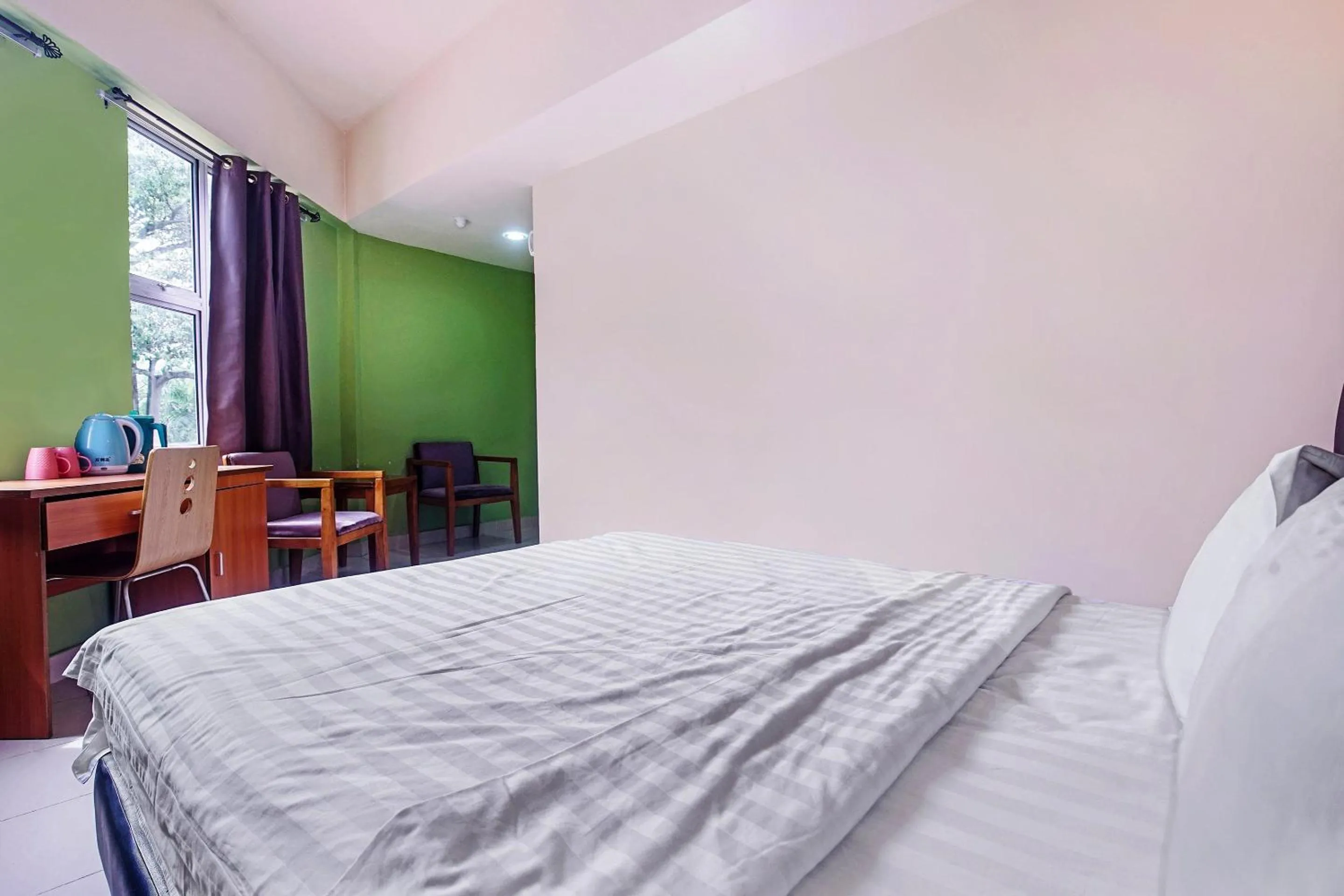 Bedroom, Bed in Hotel O Night Queen salak Tinggi