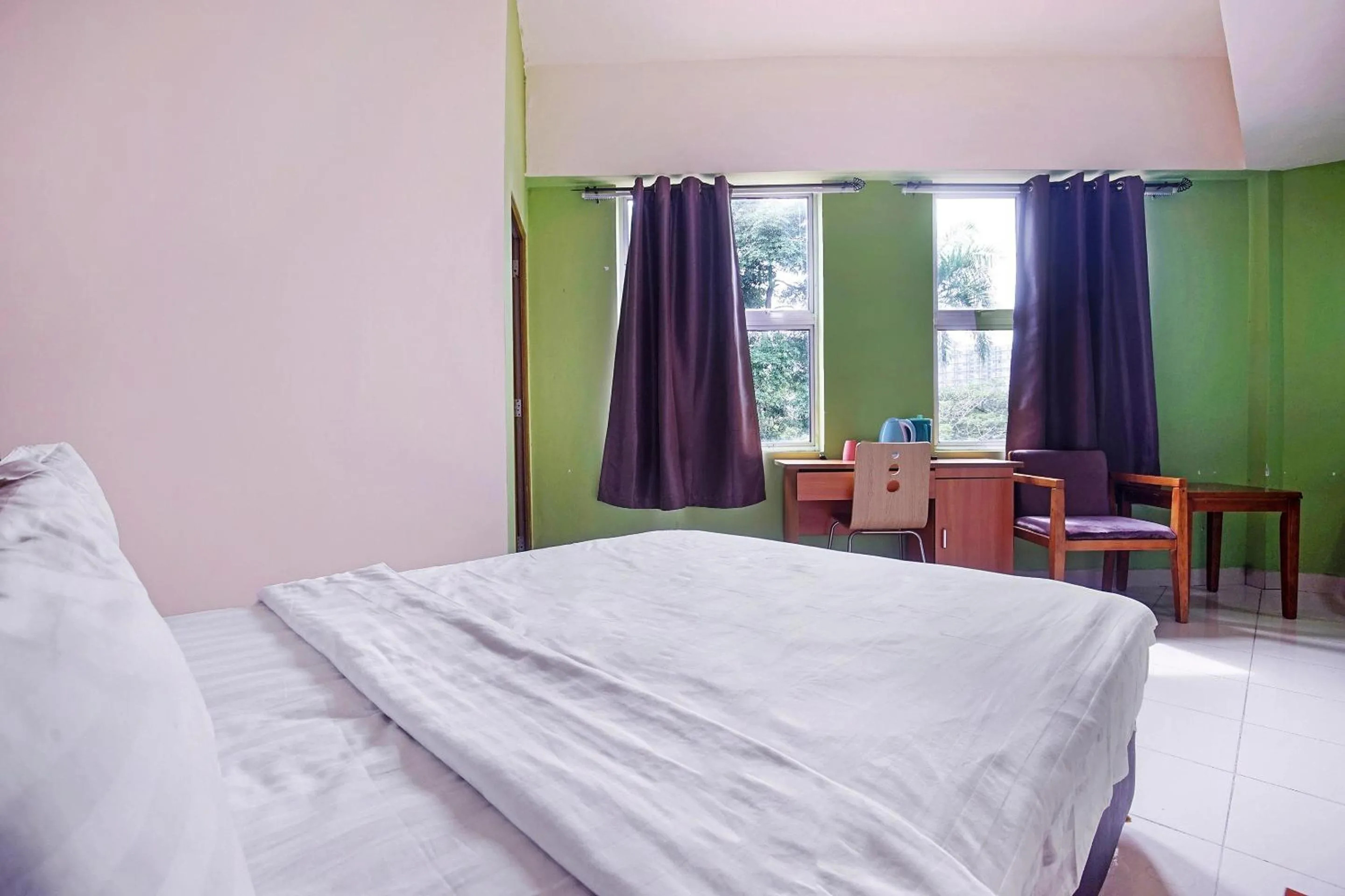 Bedroom, Bed in Hotel O Night Queen salak Tinggi