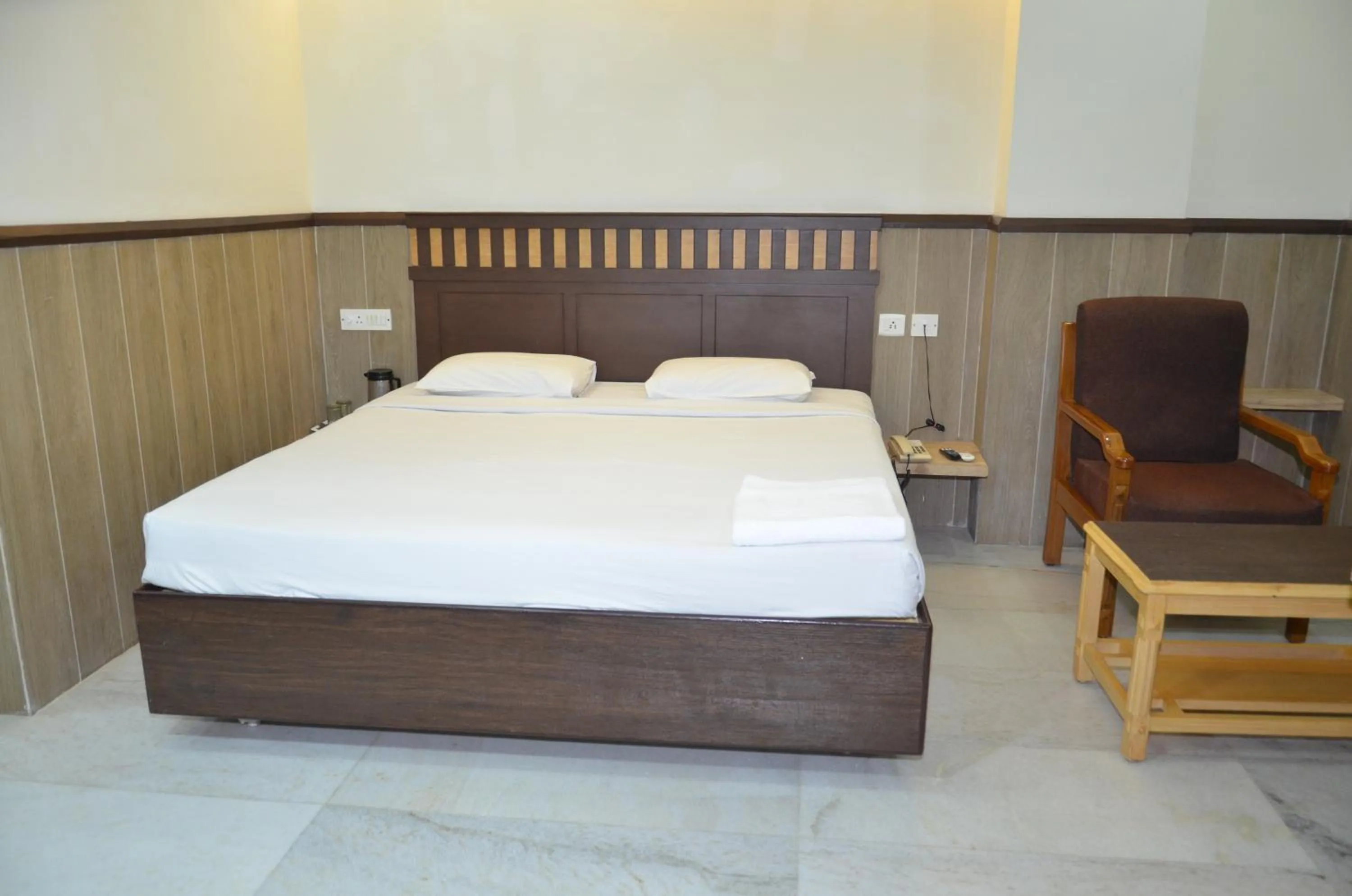HOTEL RATHNA RESIDENCY