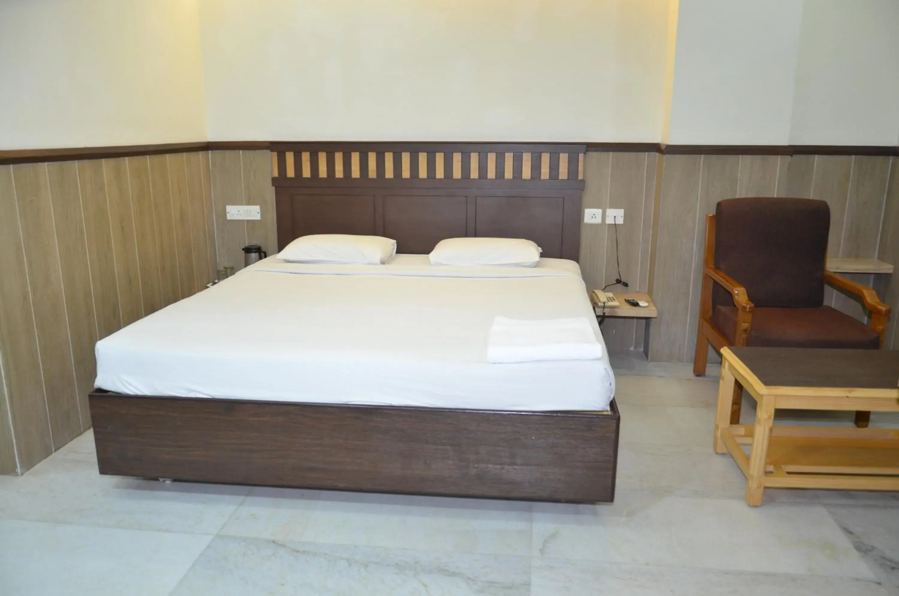 Standard Double Room in HOTEL RATHNA RESIDENCY Standard Double Room in HOTEL RATHNA RESIDENCY