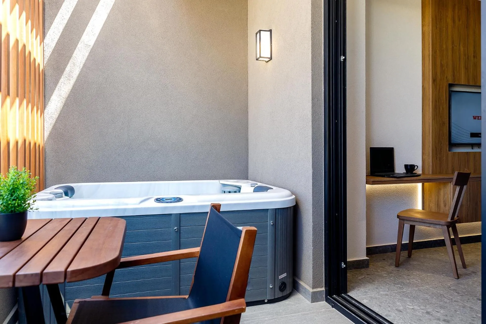 Hot Tub in Utopia Luxury Suites