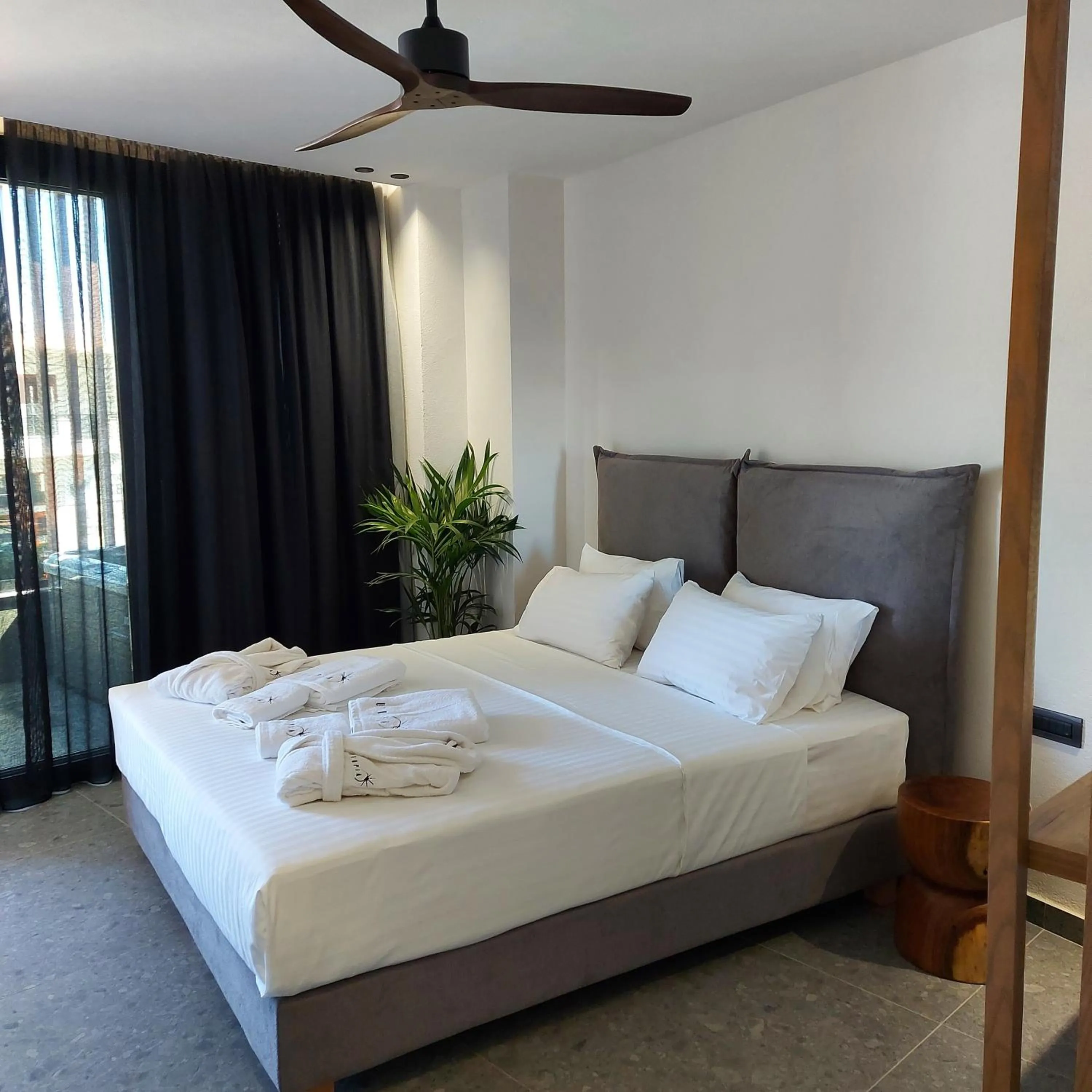 Bedroom, Bed in Utopia Luxury Suites