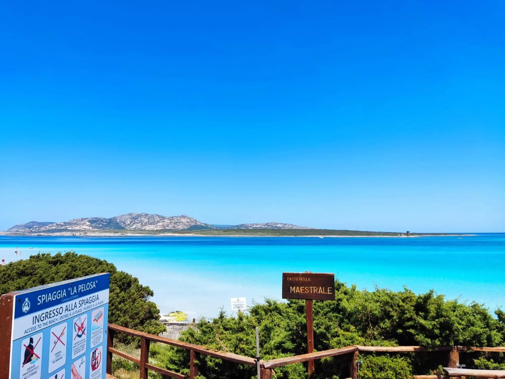 Beach in AFFITTACAMERE L'ARCOBALENO