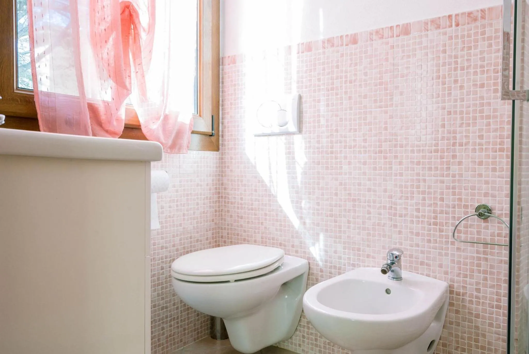 Bathroom in AFFITTACAMERE L'ARCOBALENO