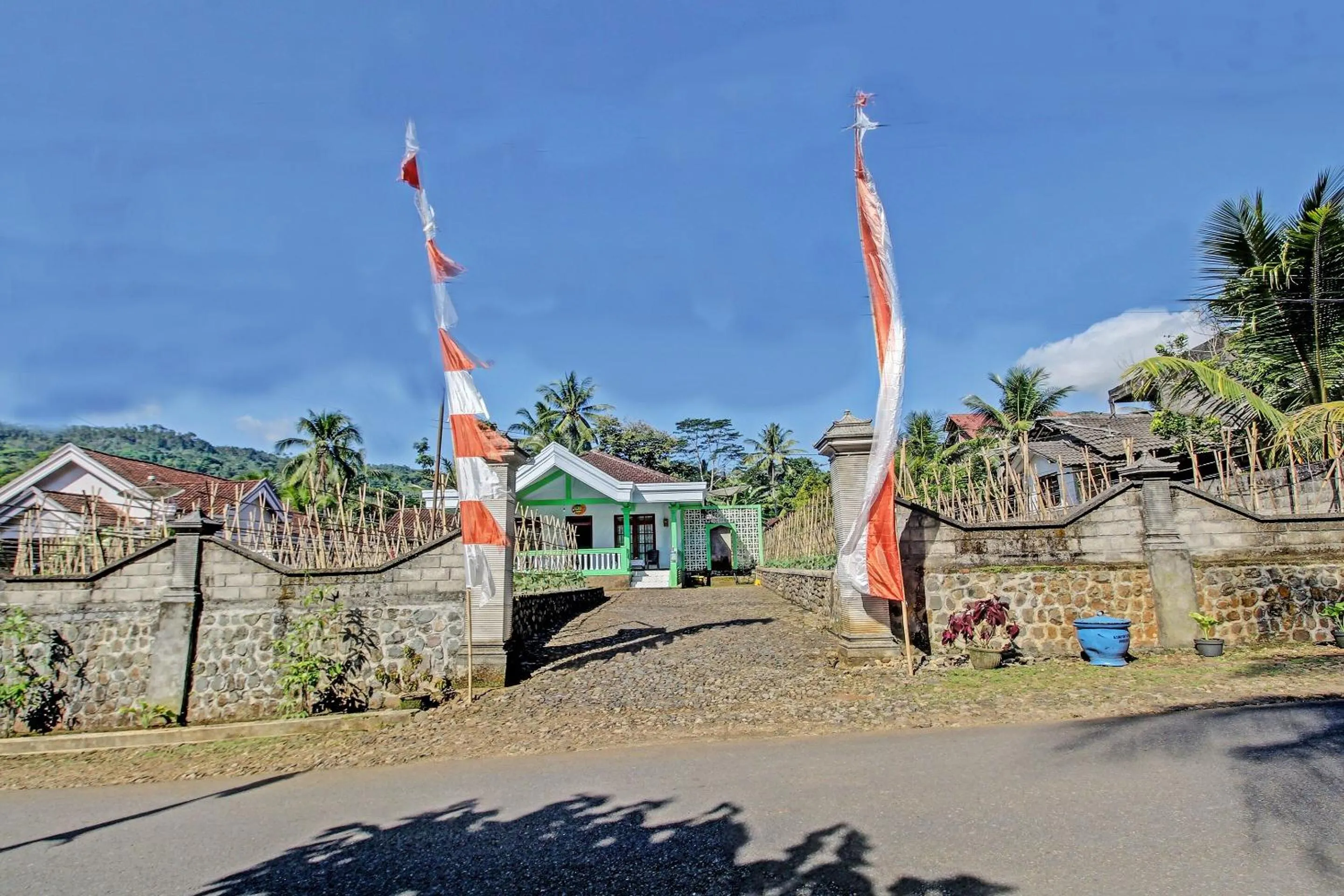 Facade/entrance in Hotel O Desa Wisata Pandean