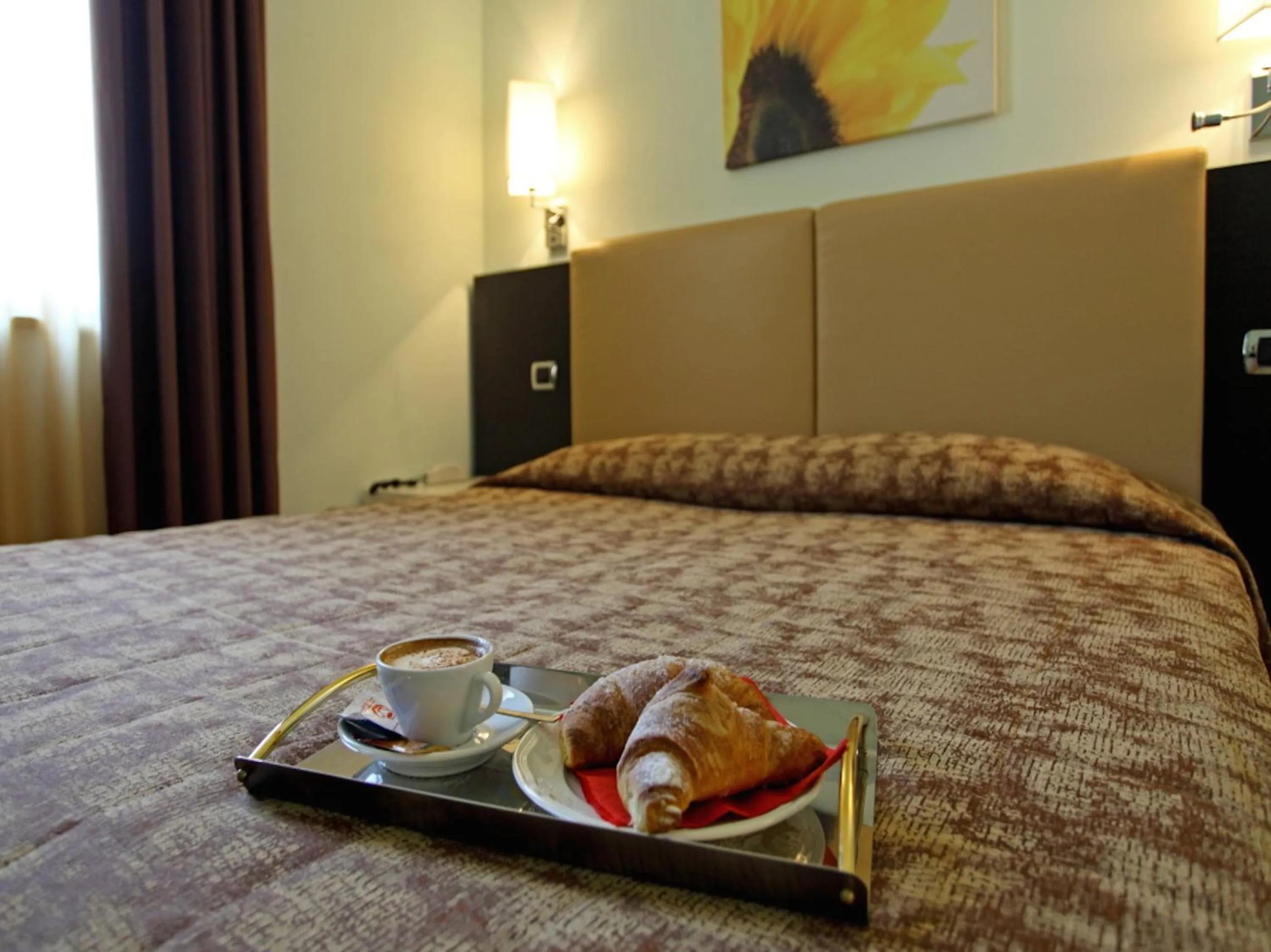 Bedroom, Bed in Euro Hotel