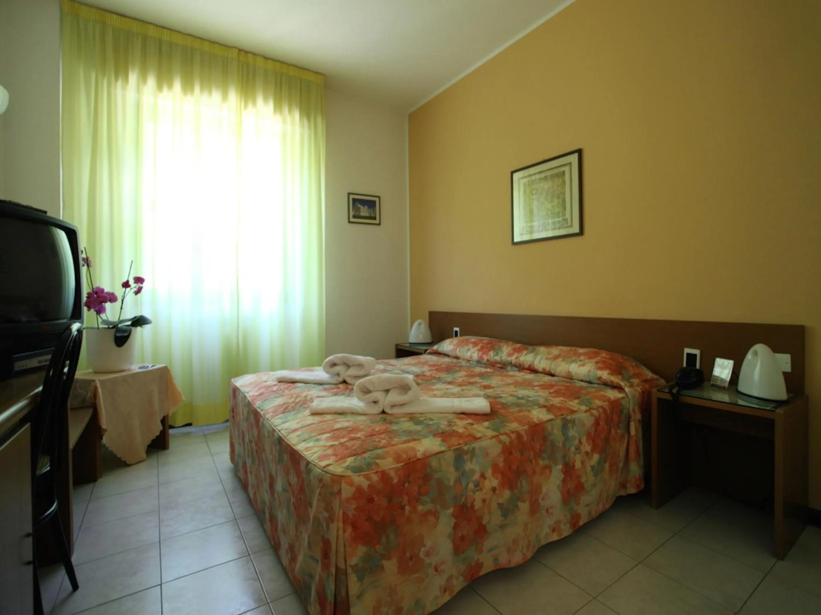 Bedroom, Bed in Euro Hotel