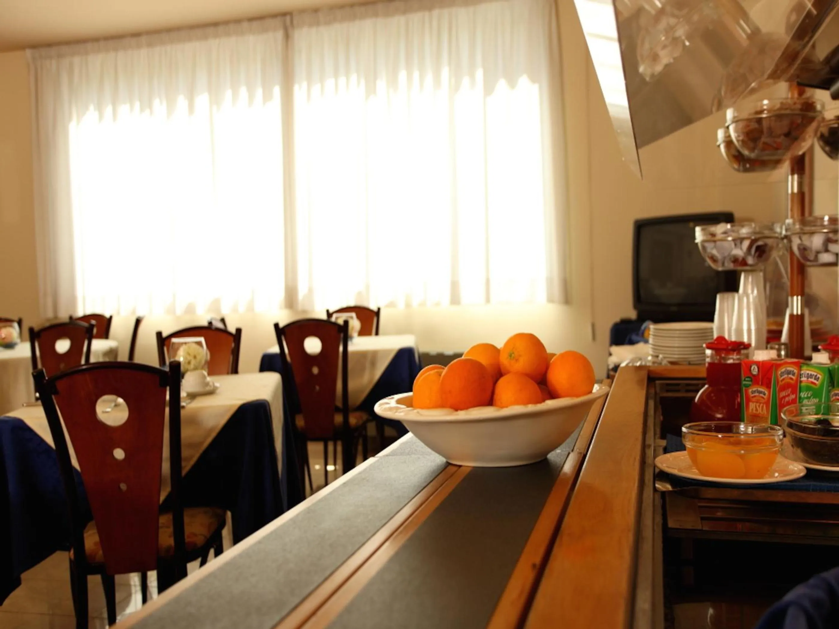 Restaurant/places to eat in Euro Hotel