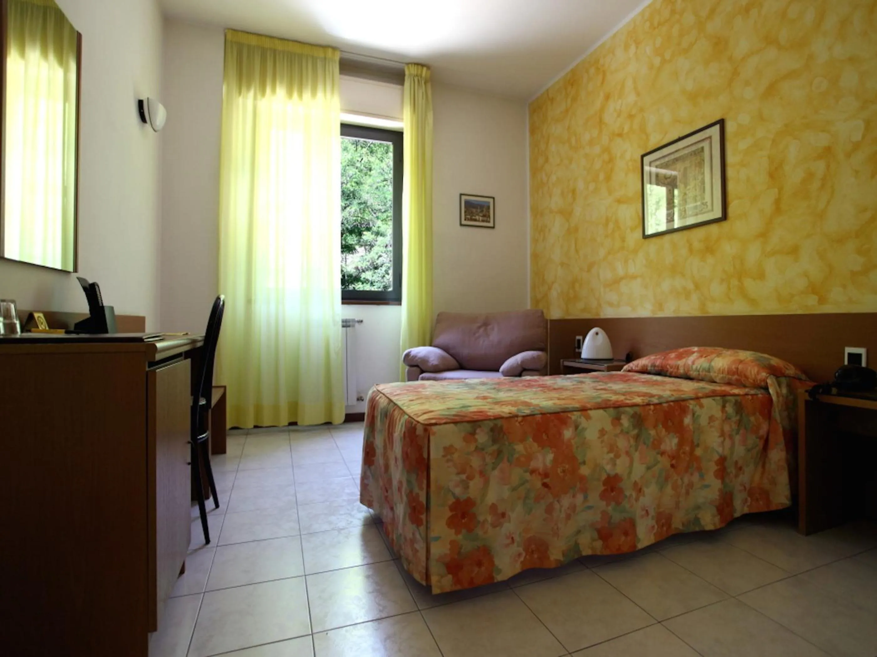 Bedroom, Bed in Euro Hotel