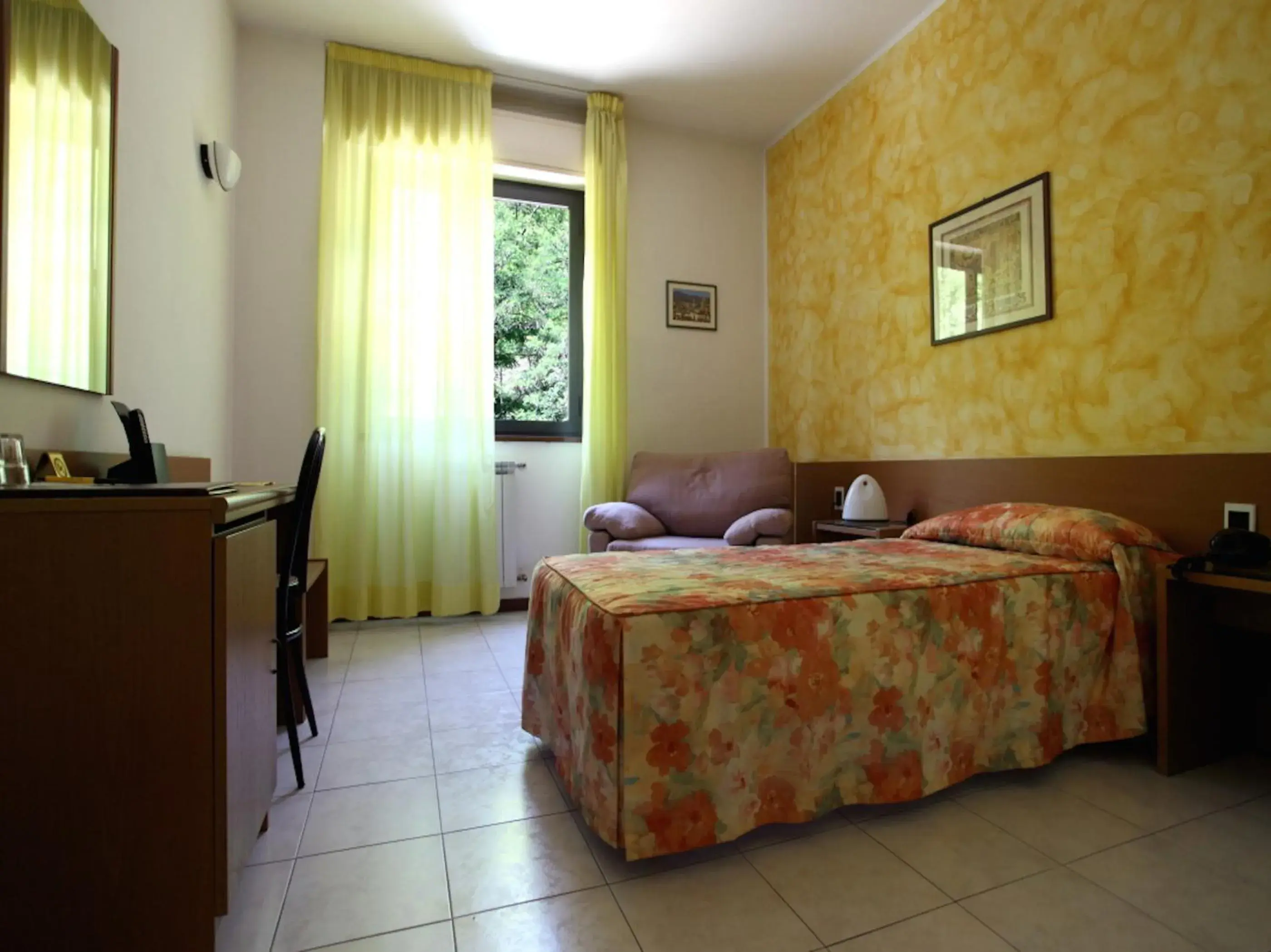 Single Room in Euro Hotel Single Room in Euro Hotel