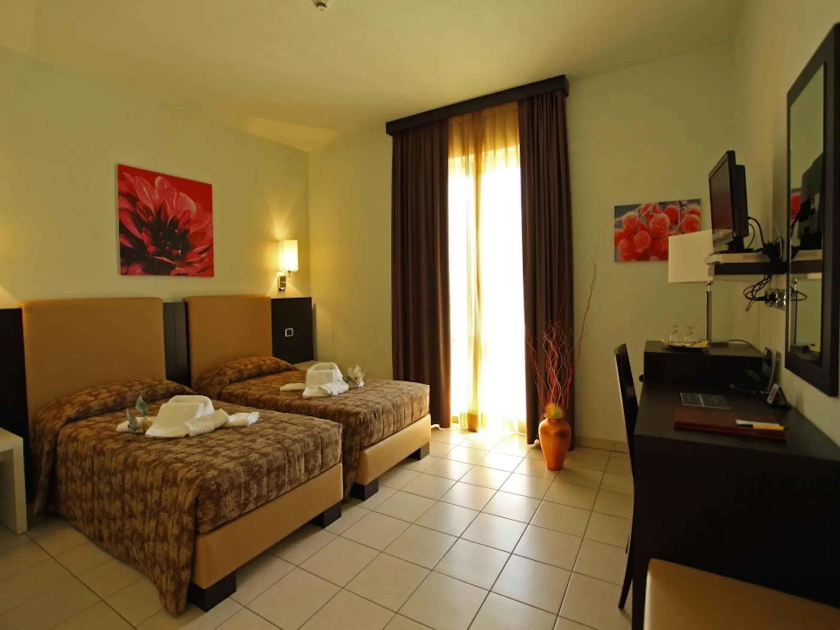 Bedroom, Bed in Euro Hotel Bedroom, Bed in Euro Hotel