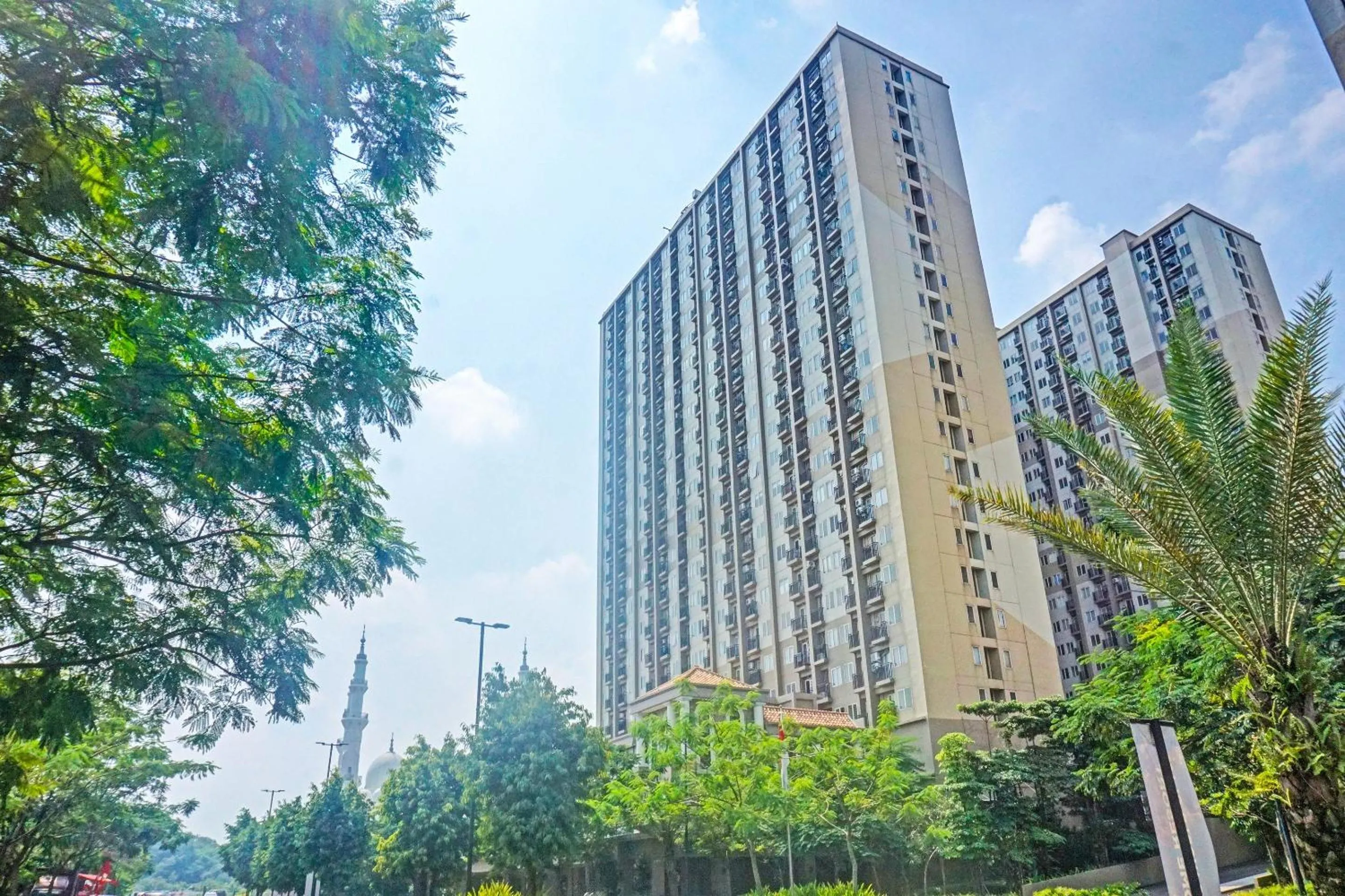 Facade/entrance in OYO 91217 Skyland @ Pgv Near Gunung Putri