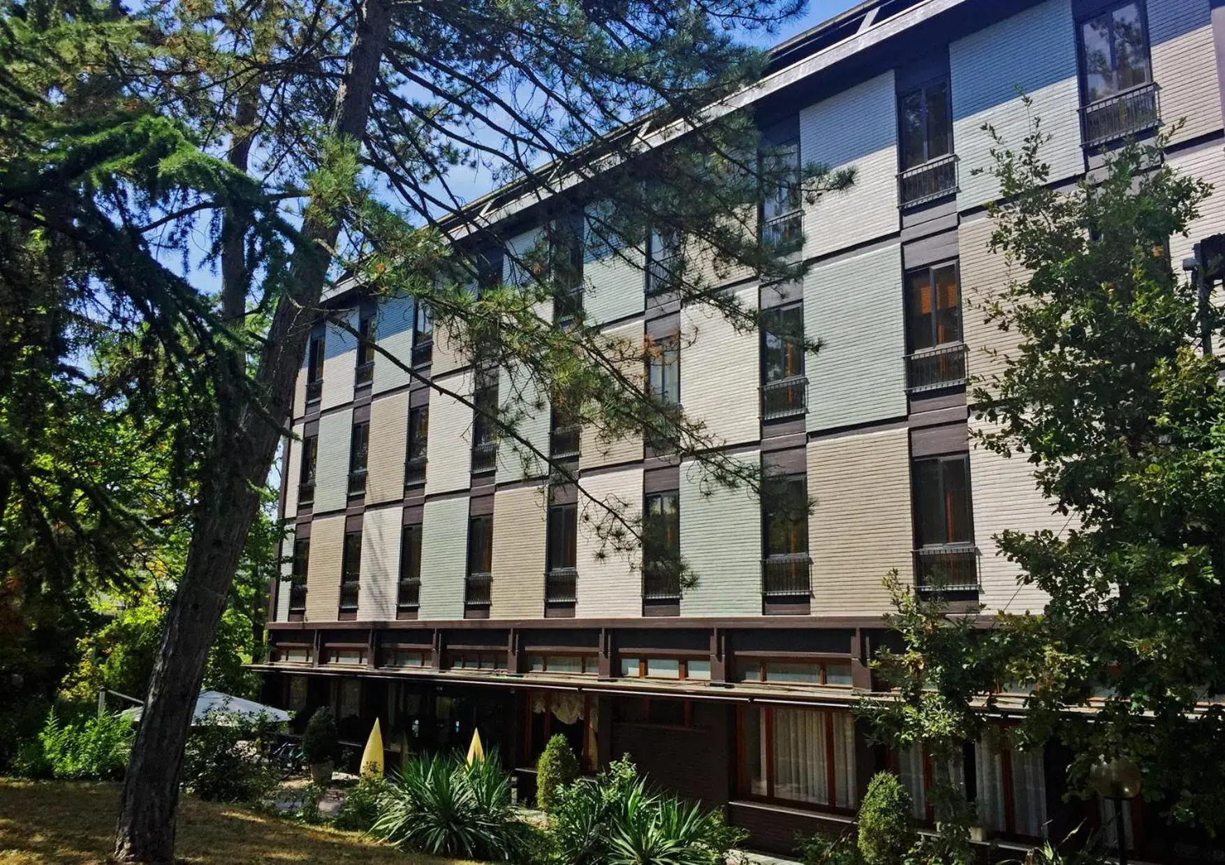 Facade/entrance in Hotel Terme Salvarola Facade/entrance in Hotel Terme Salvarola