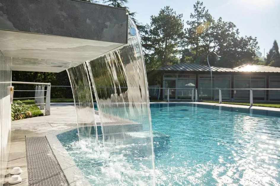 Swimming pool in Hotel Terme Salvarola