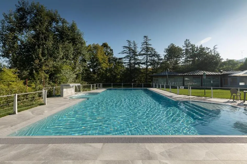 Swimming pool in Hotel Terme Salvarola