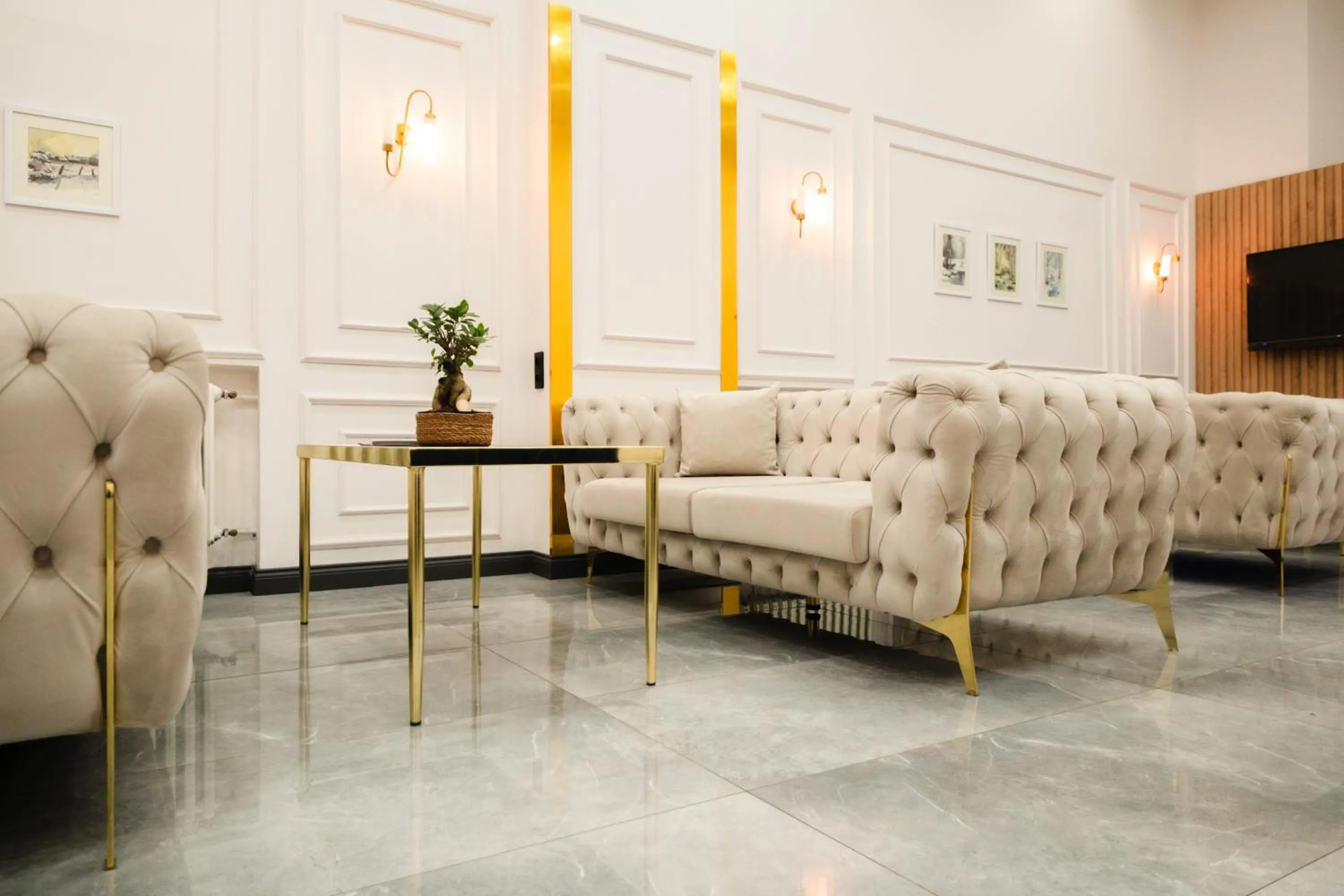 Property building in Polek Hotel