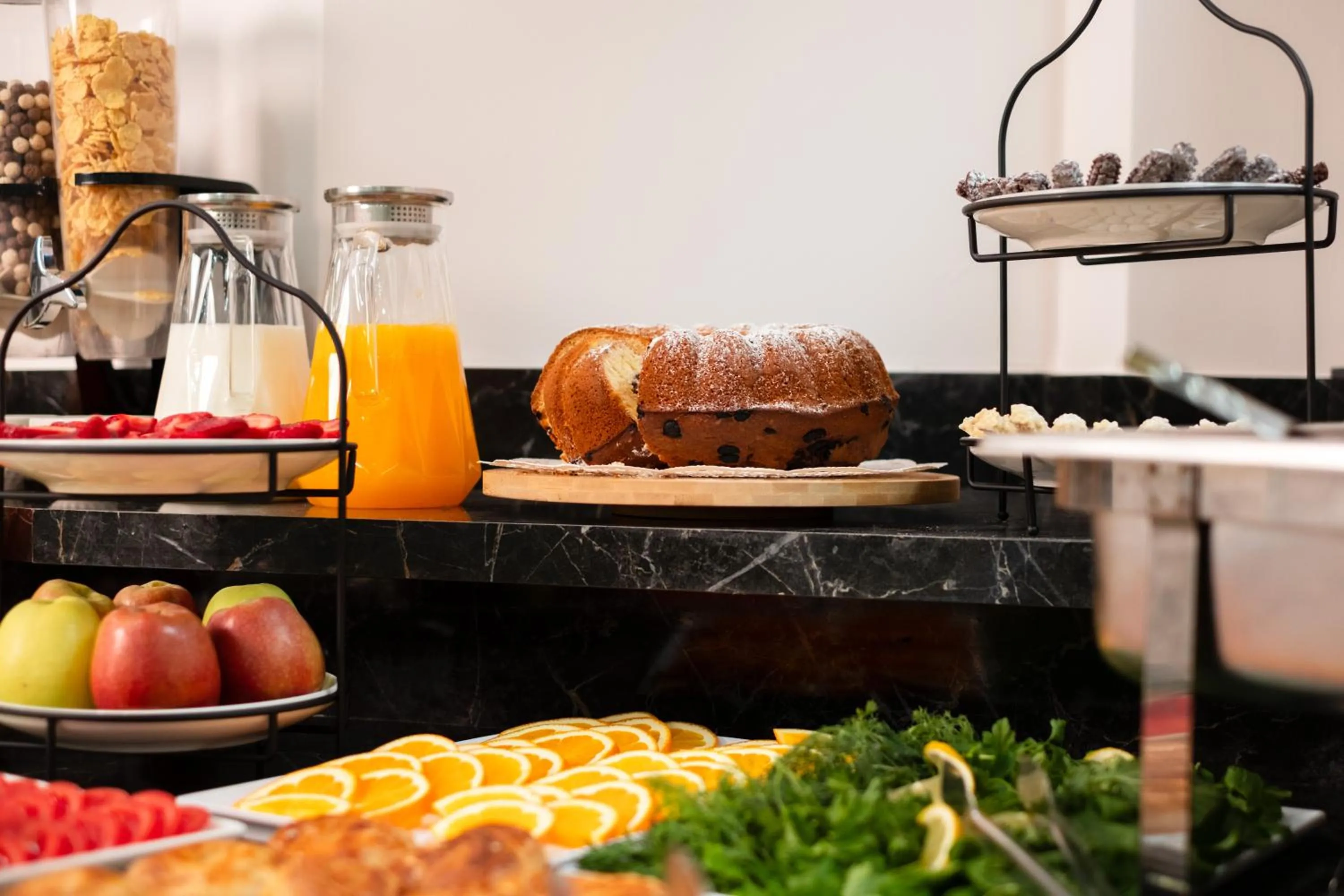 Restaurant/places to eat in Polek Hotel