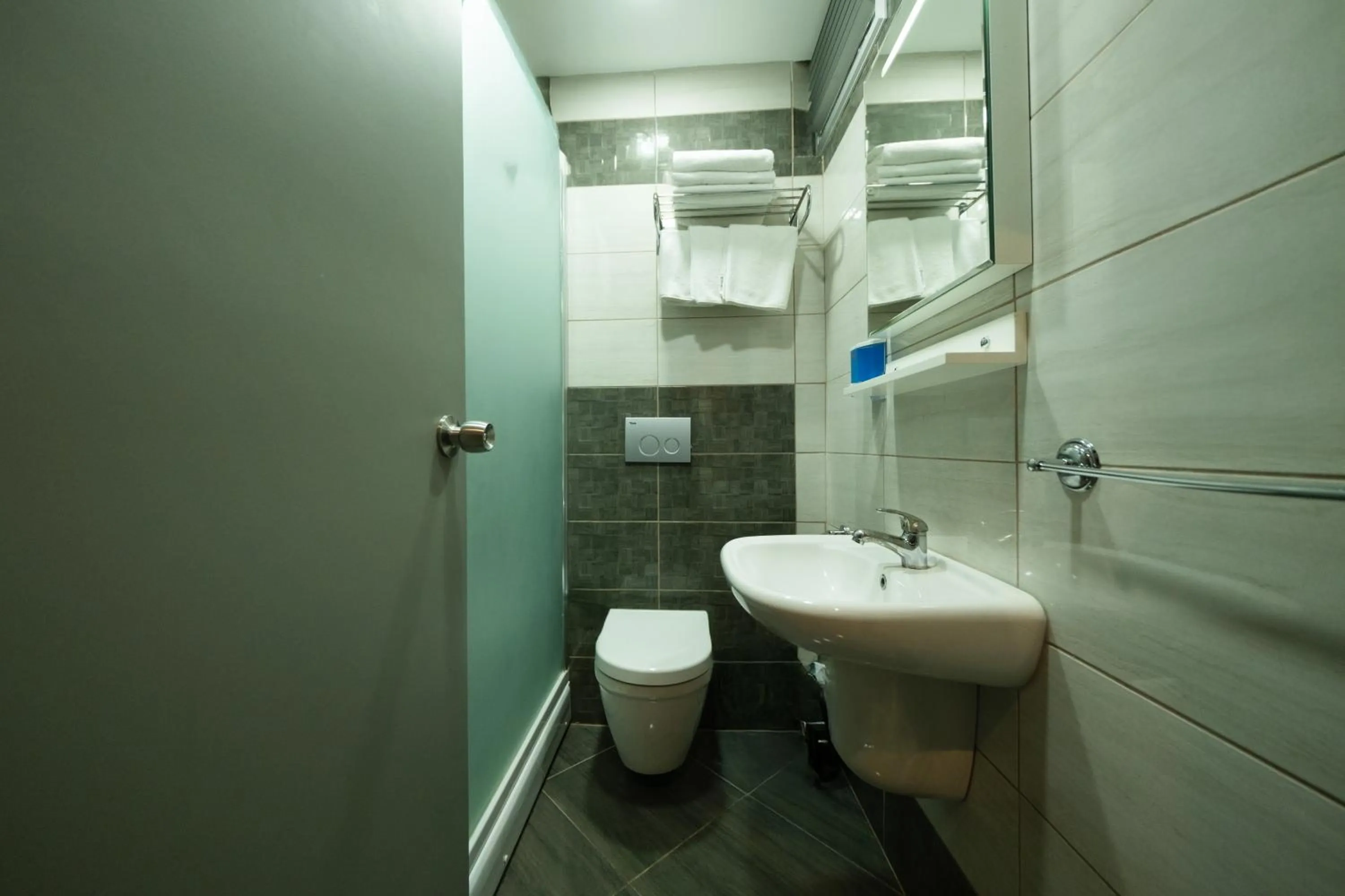 Shower in Polek Hotel