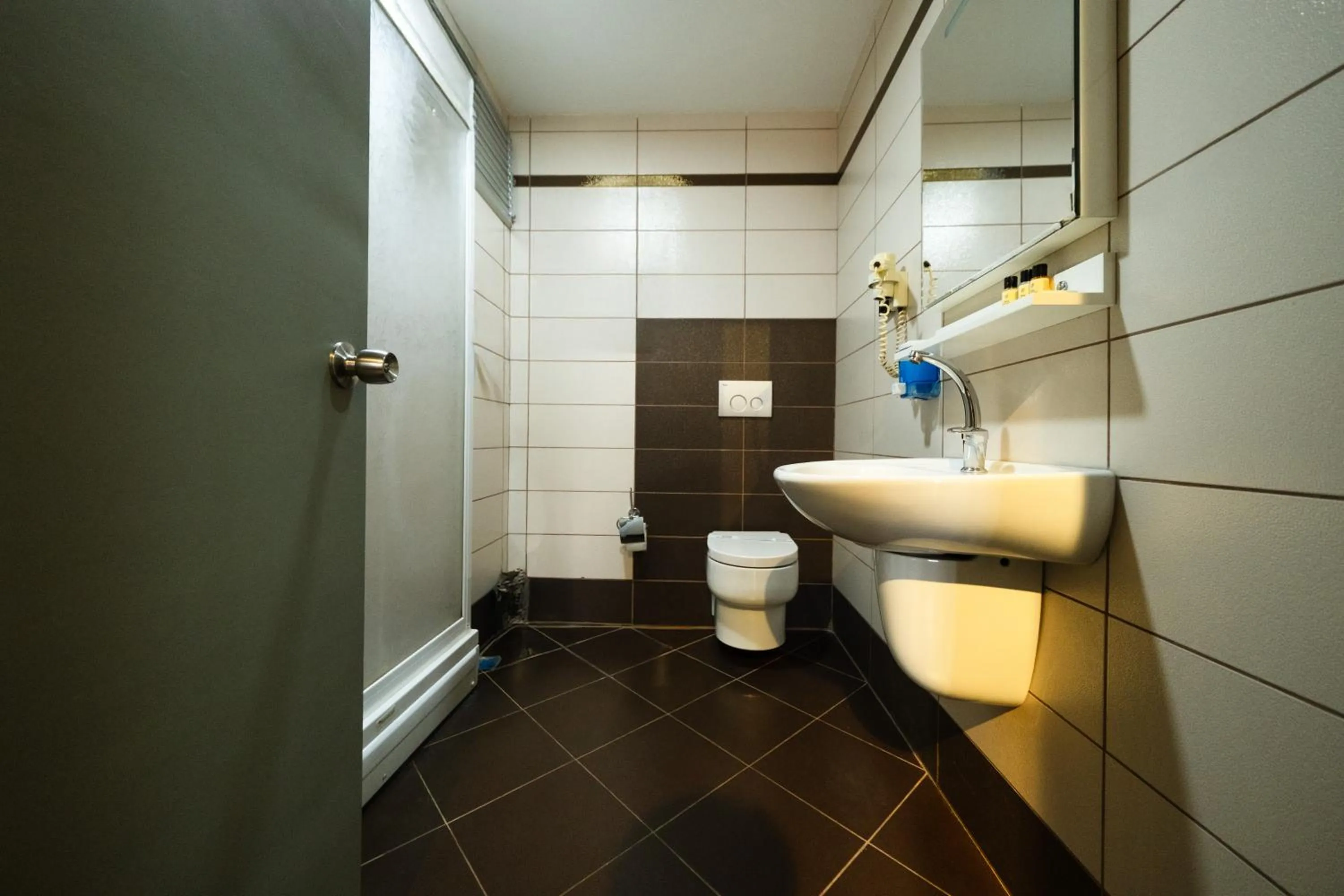 Shower in Polek Hotel