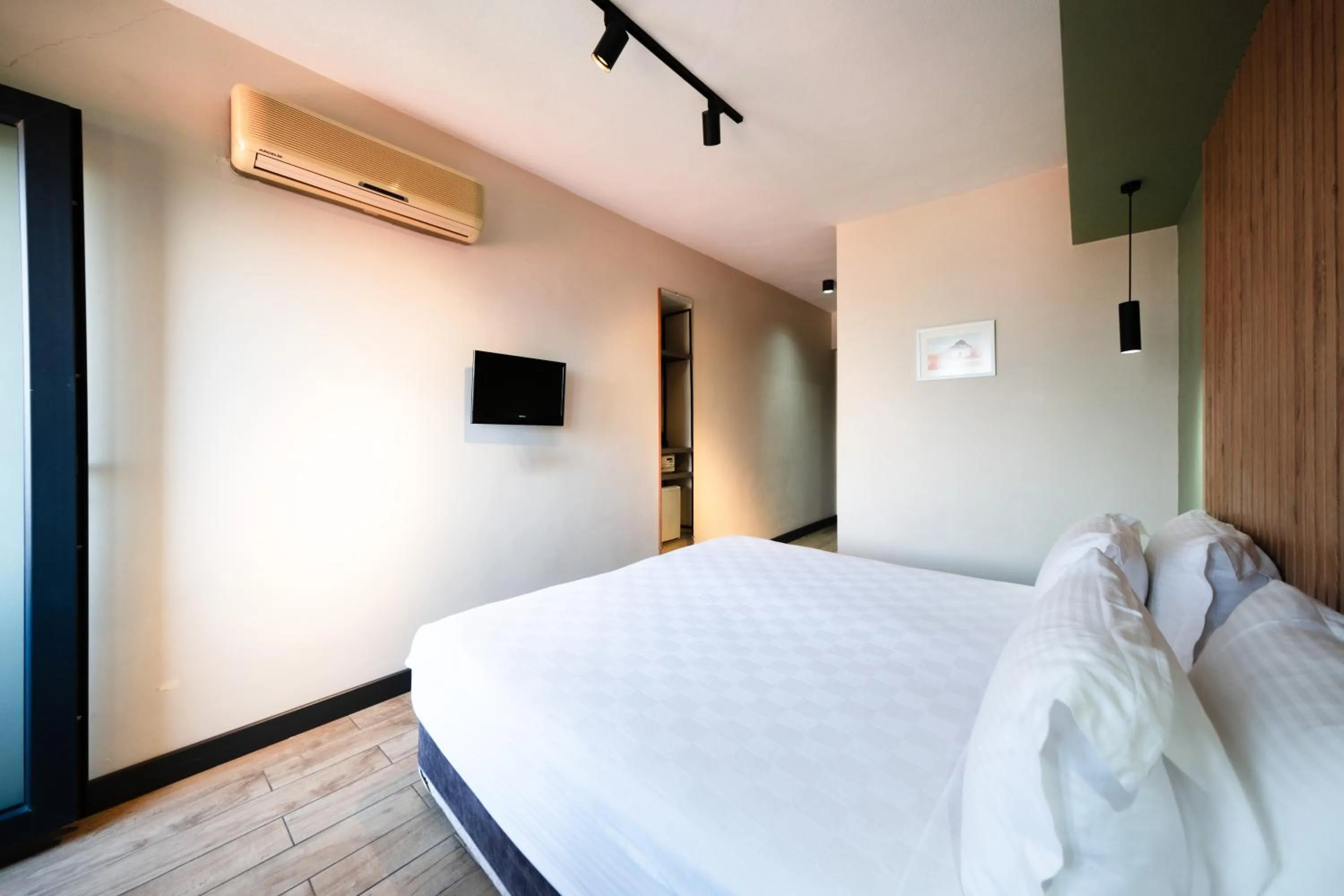 Photo of the whole room, Bed in Polek Hotel