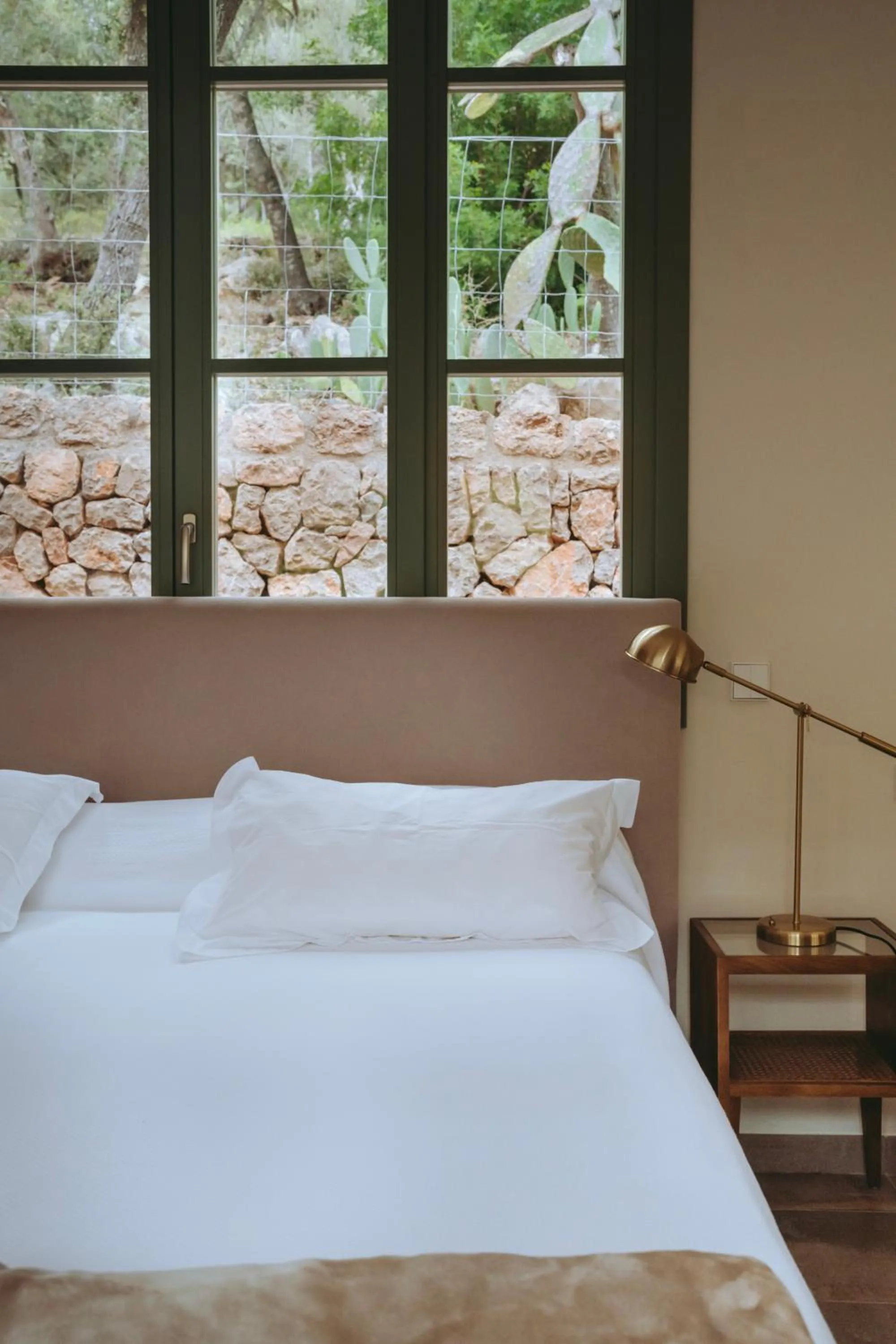 Bed in Rondaia, a Winery & Fincahotel-Agroturismo in Tramuntana