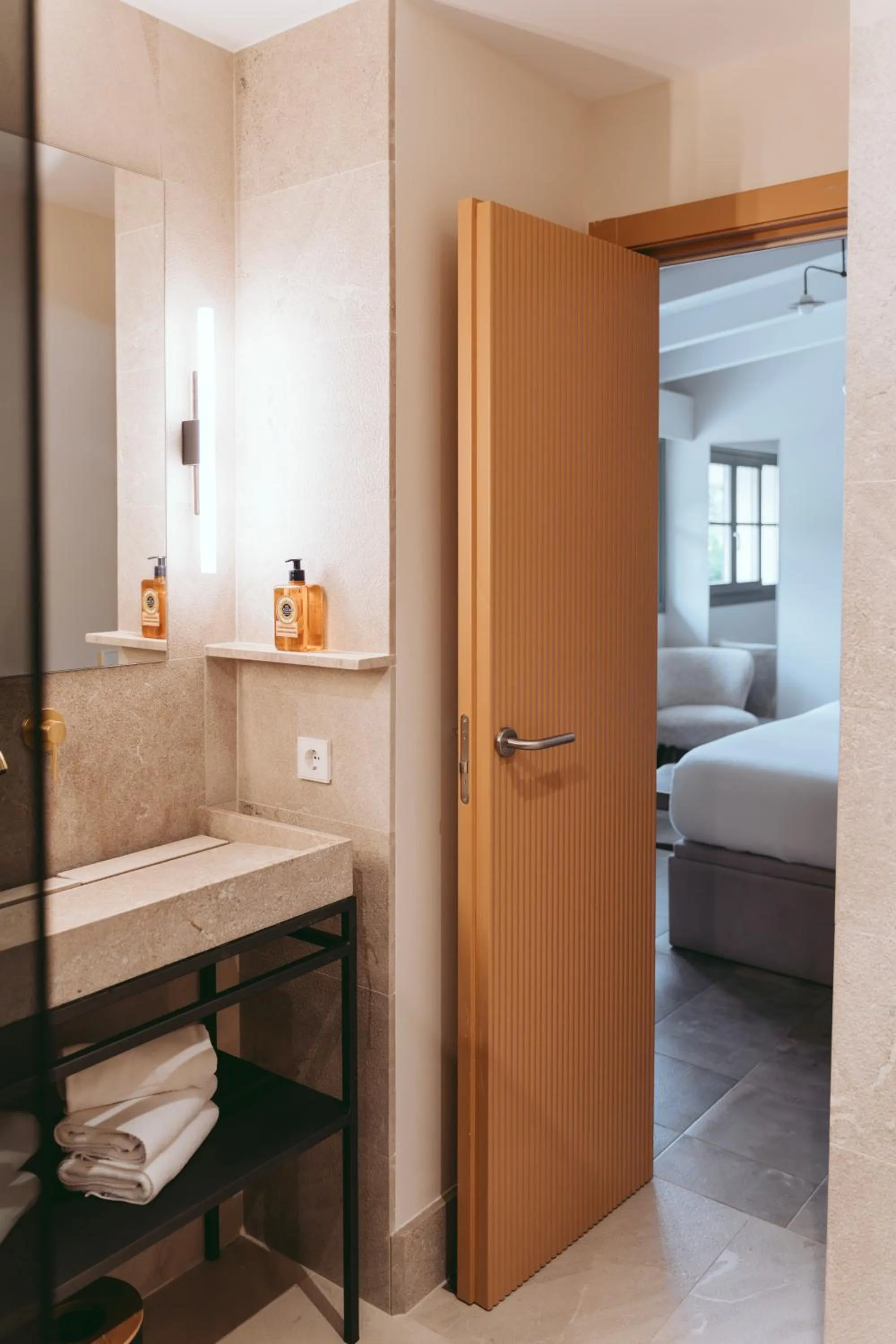 Bed in Rondaia, a Winery & Fincahotel-Agroturismo in Tramuntana