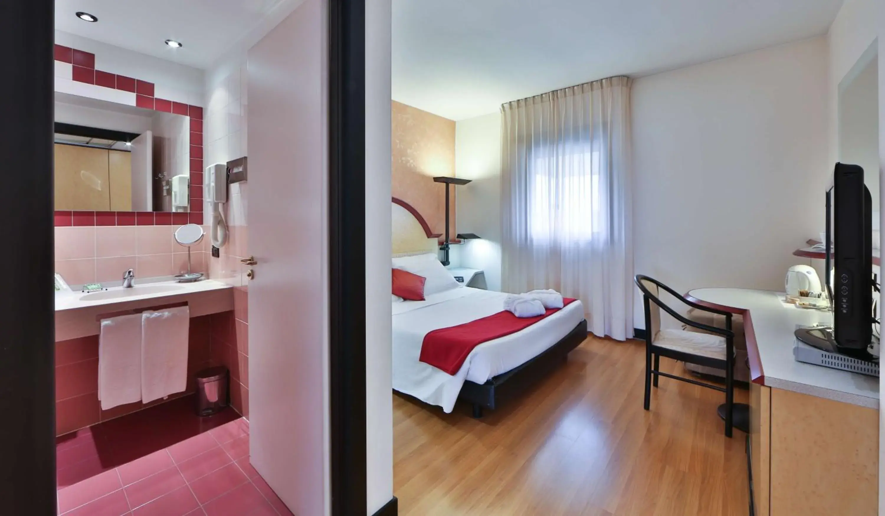 Photo of the whole room, Bed in Best Western Hotel Solaf Photo of the whole room, Bed in Best Western Hotel Solaf