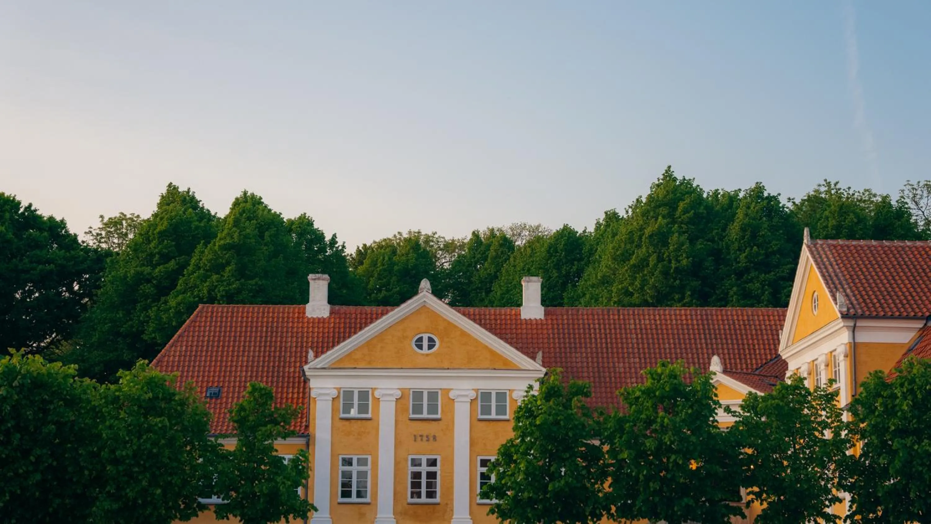 Property building in Broløkke Herregård