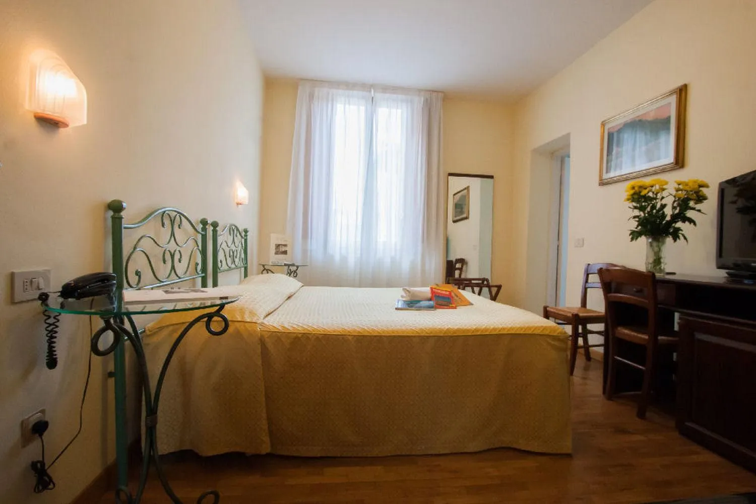 Bed in Hotel Savoia e Campana