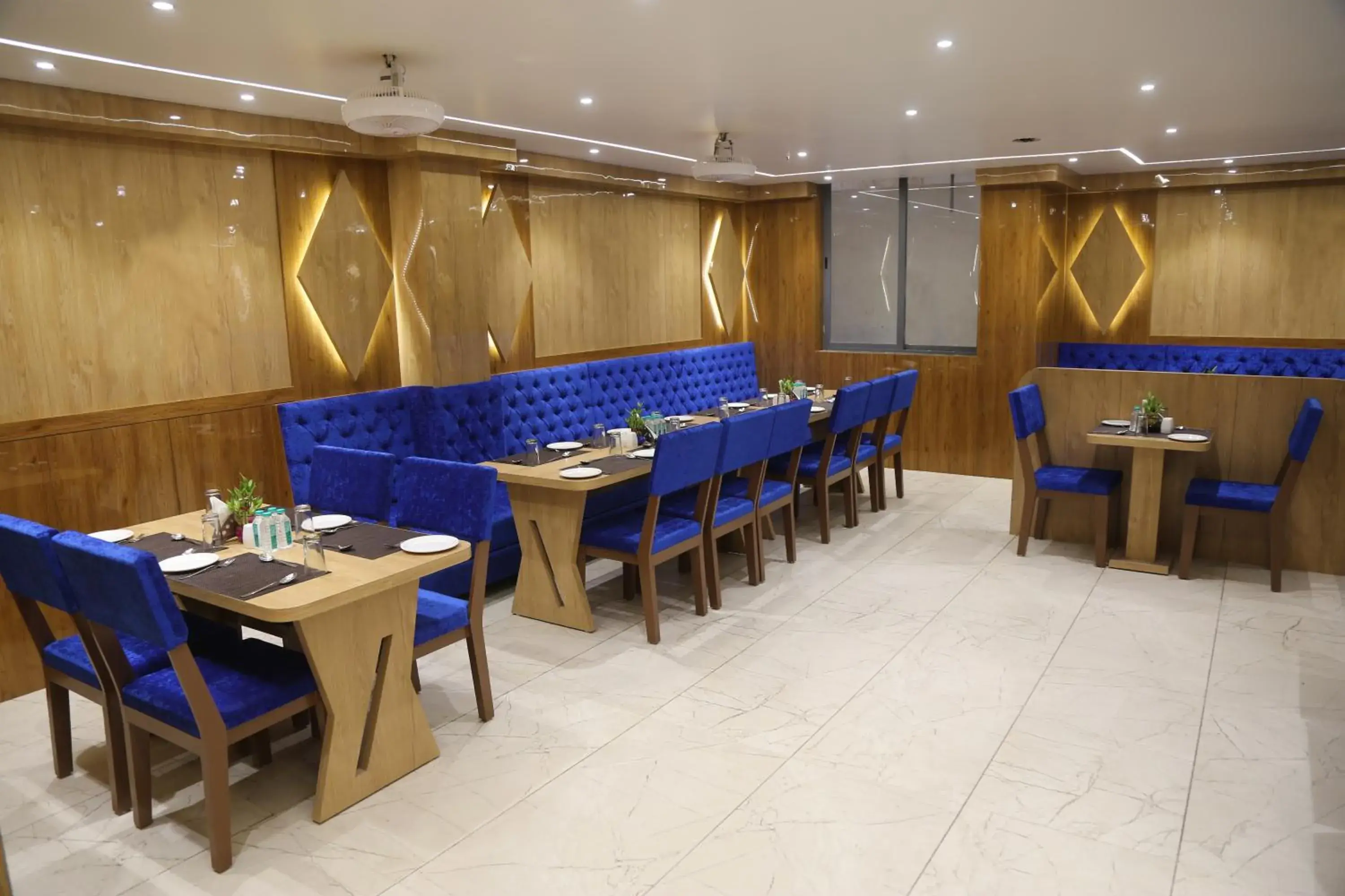 Restaurant/places to eat in Hotel Nova Pride Restaurant/places to eat in Hotel Nova Pride