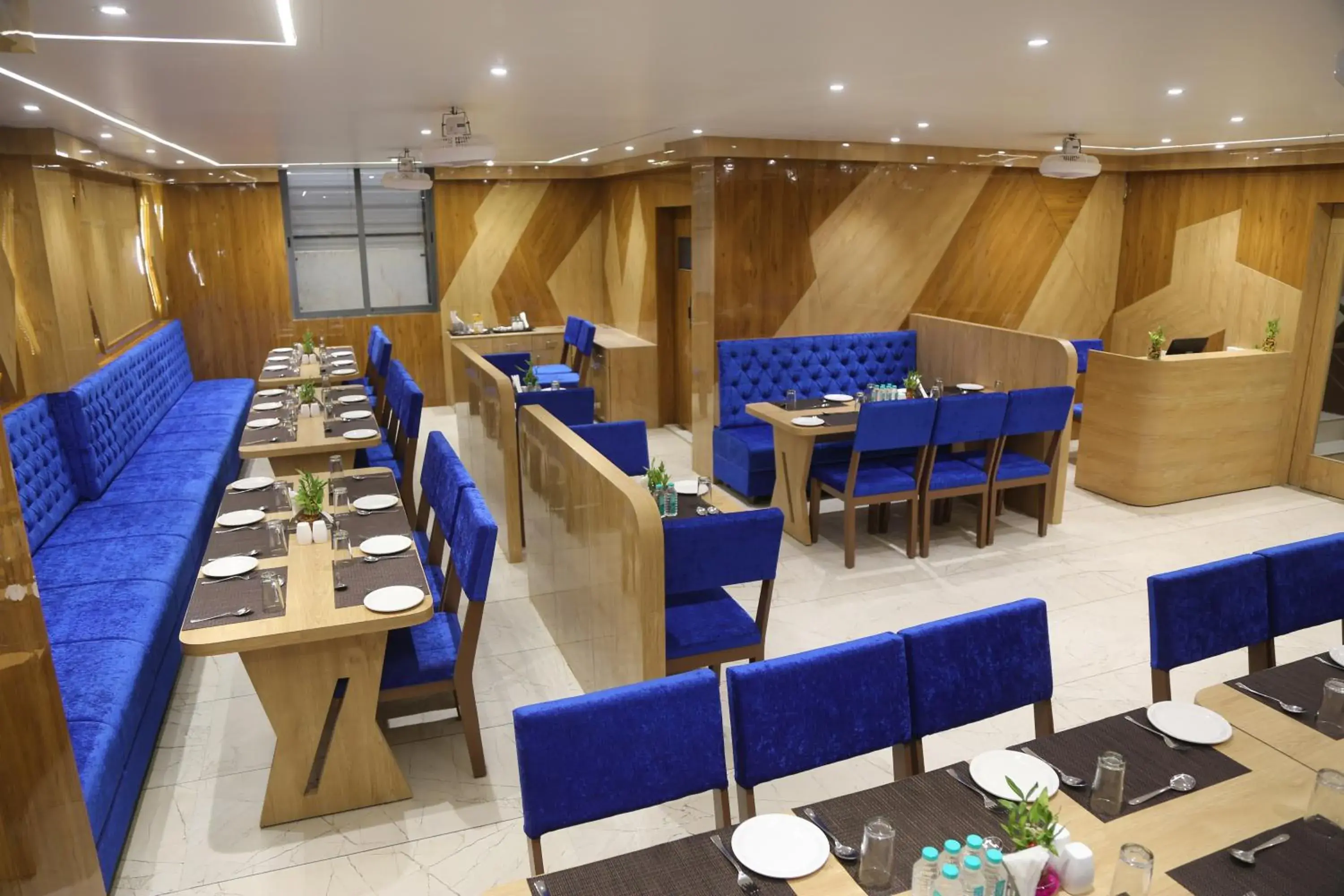 Restaurant/places to eat in Hotel Nova Pride Restaurant/places to eat in Hotel Nova Pride