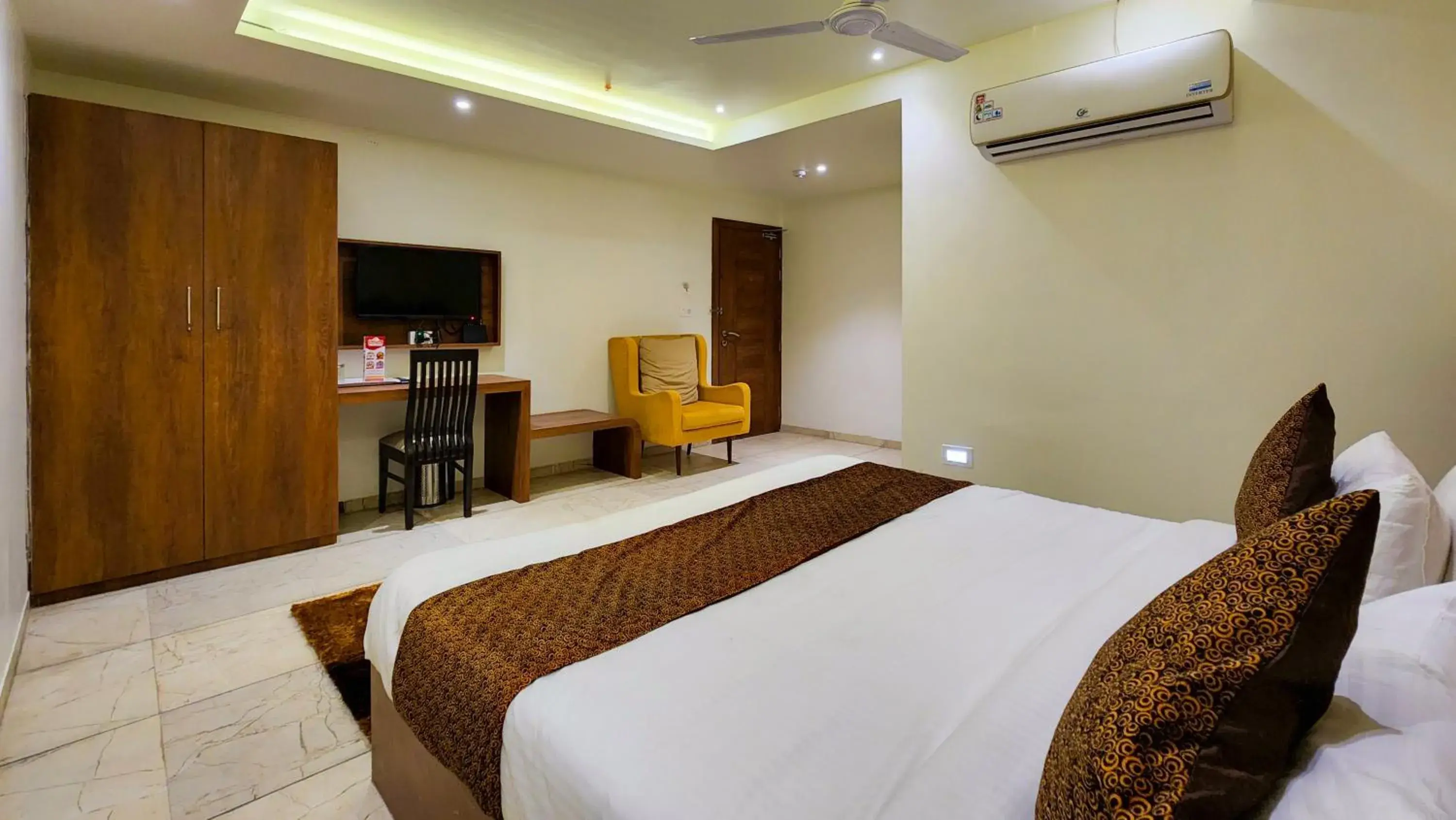 Photo of the whole room, Bed in Hotel Nova Pride Photo of the whole room, Bed in Hotel Nova Pride