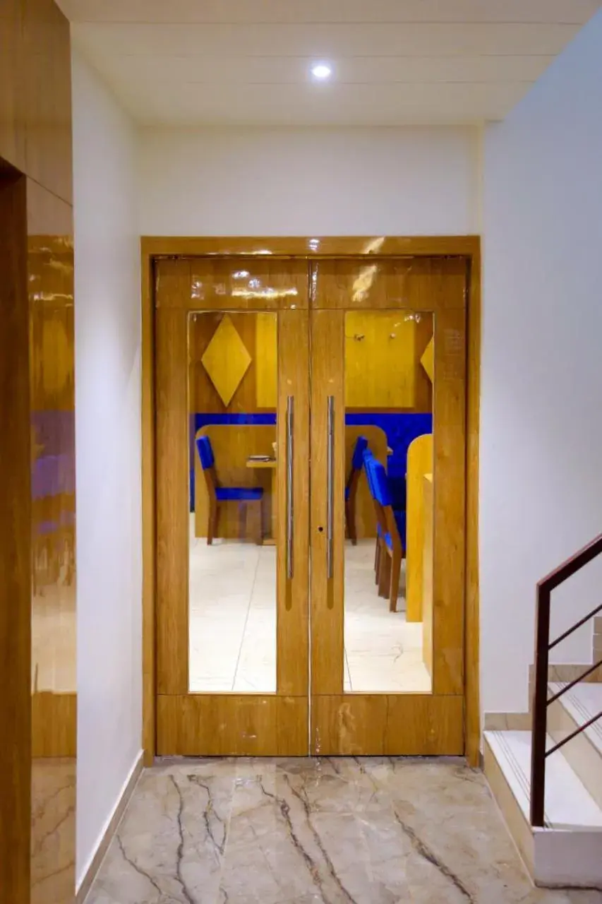 Restaurant/places to eat in Hotel Nova Pride Restaurant/places to eat in Hotel Nova Pride