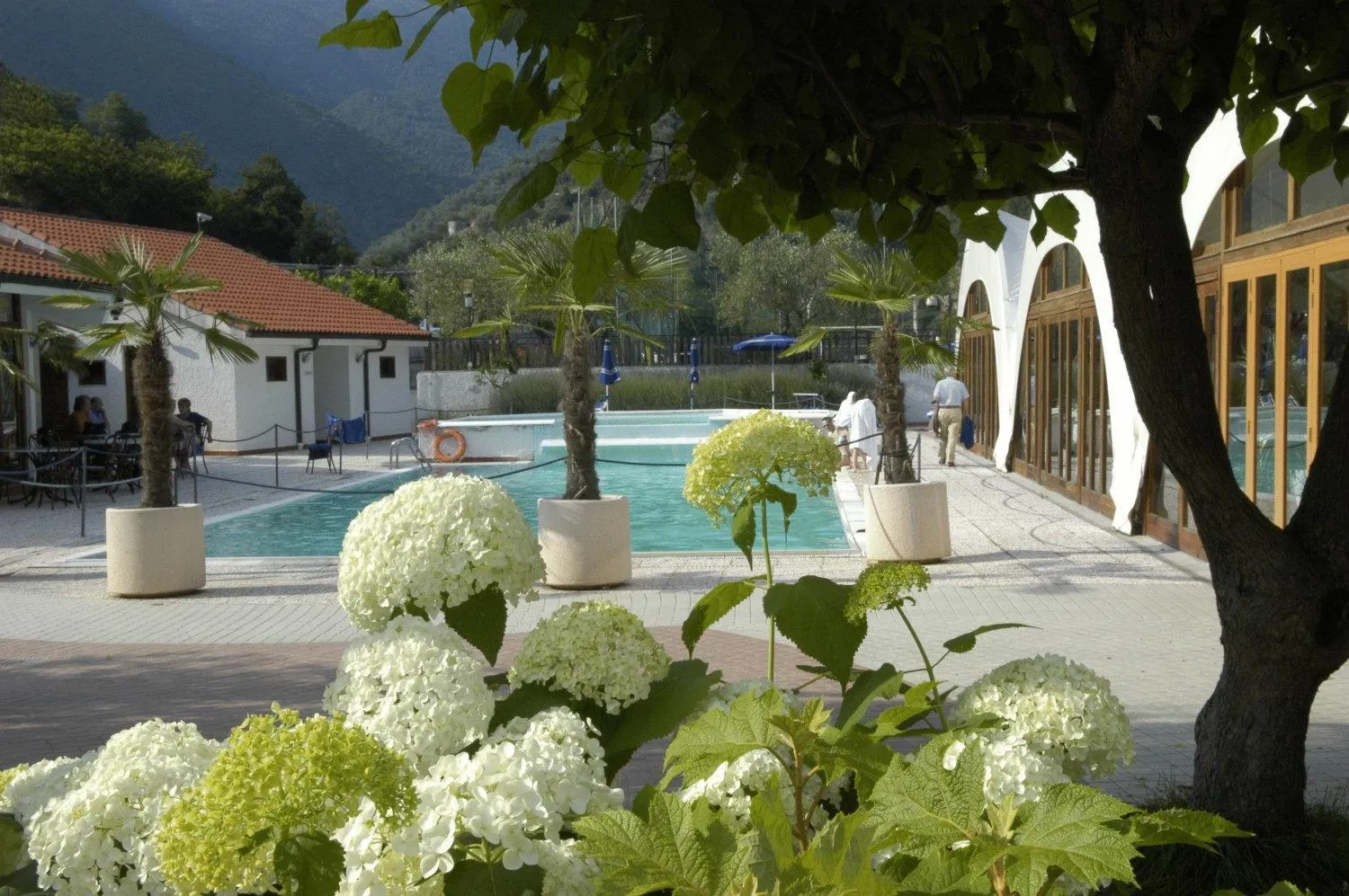 Swimming pool in Hotel Lago Bin